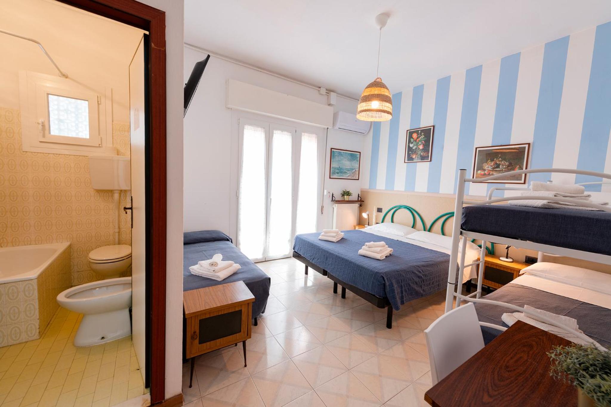 Standard Quadruple Room With City View