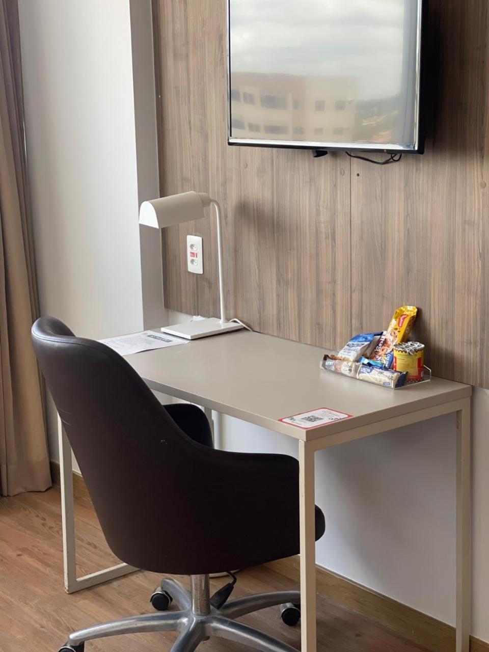Smart Room - 1 Queen Bed