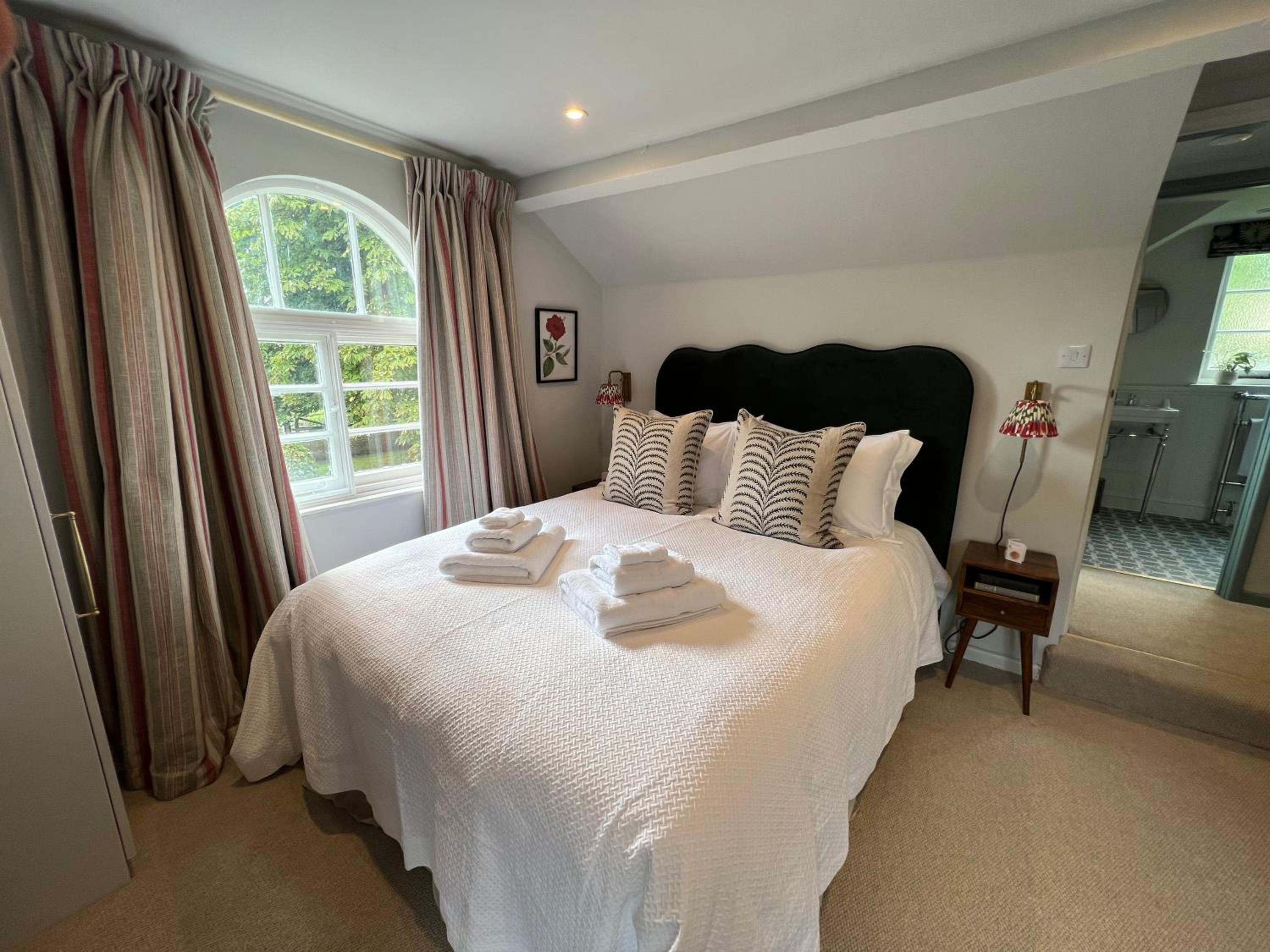 Four-Bedroom House photo 2