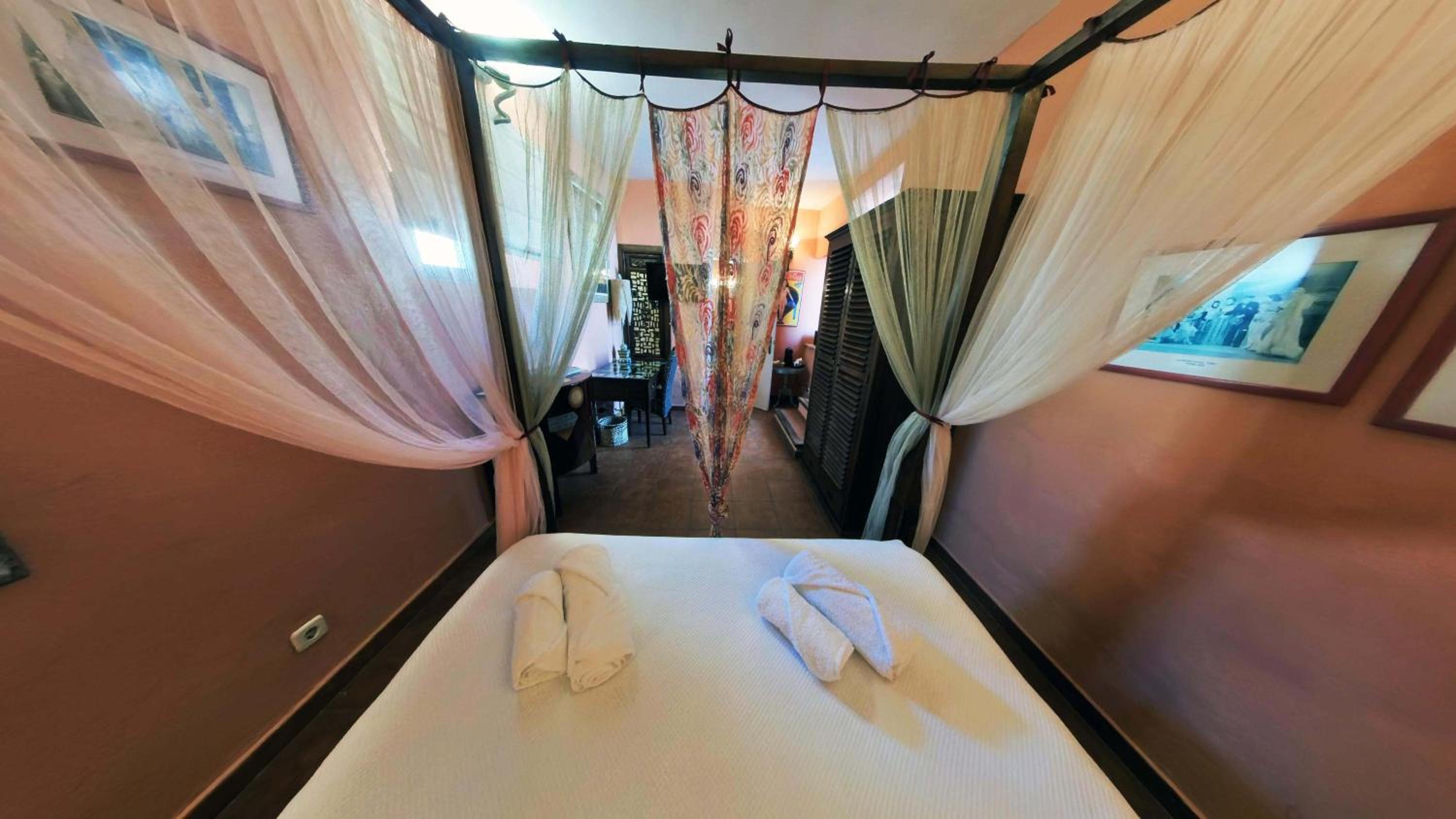 Double Room with Private Bathroom photo 3
