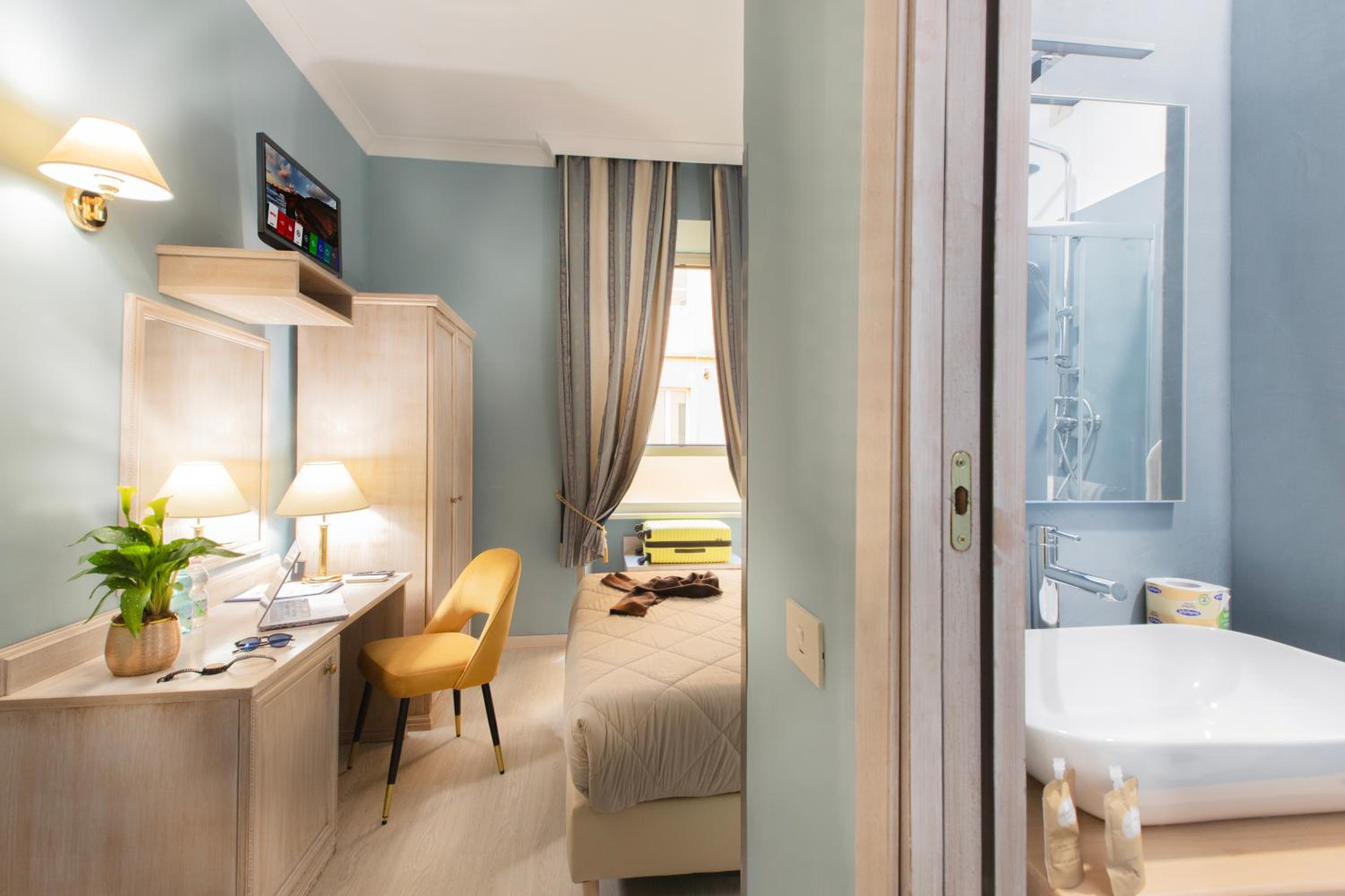 Double or Twin Room photo 2
