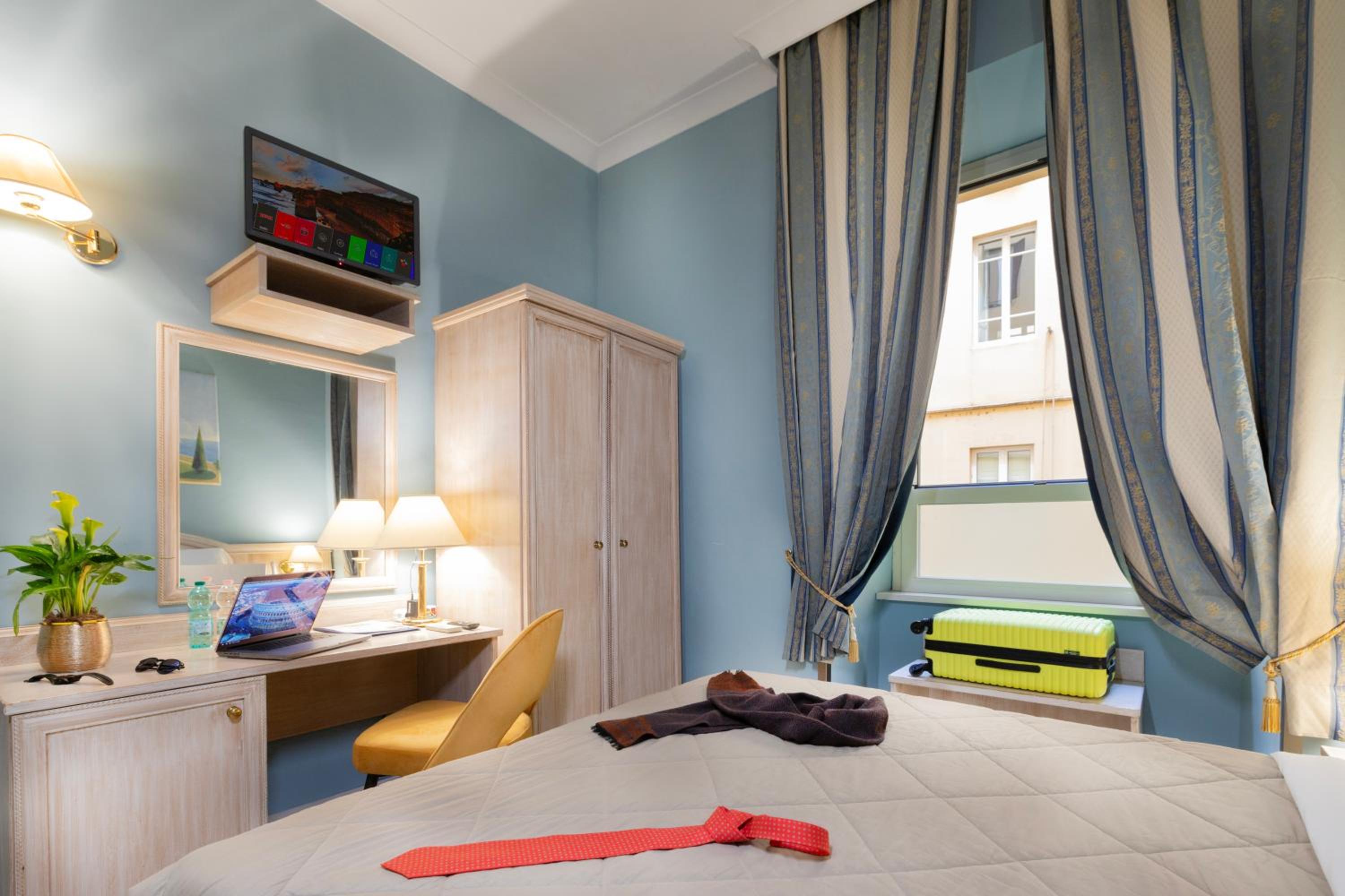 Double or Twin Room photo 3