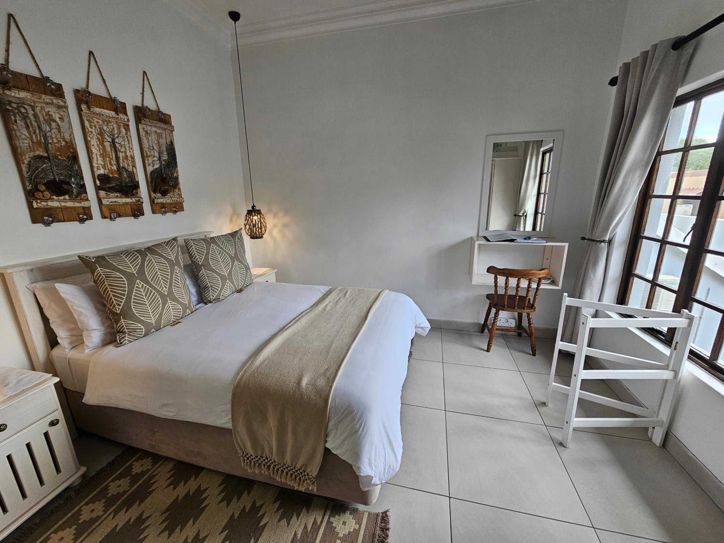 Apartment with Balcony - Photo 6