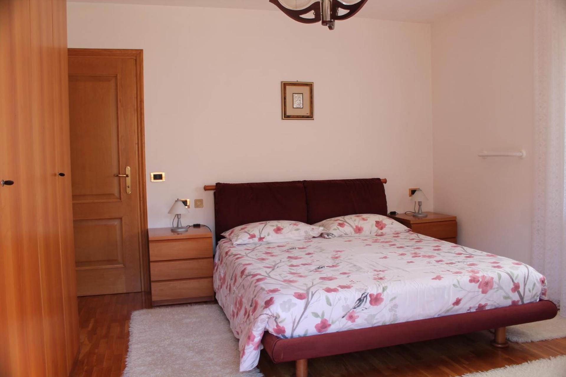 Apartment With Mountain View photo 3
