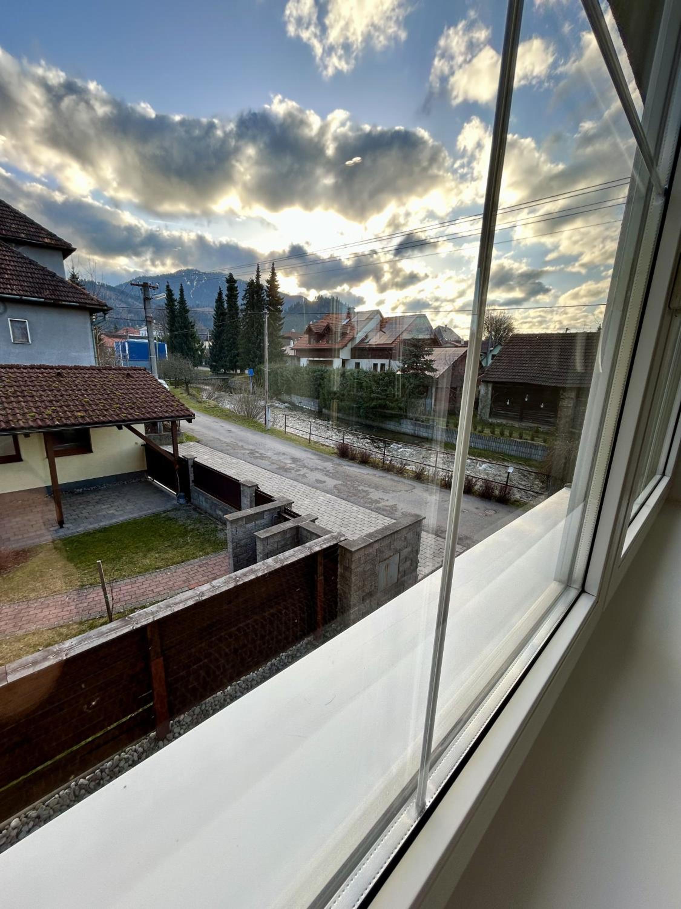 Apartment with Mountain View photo 3