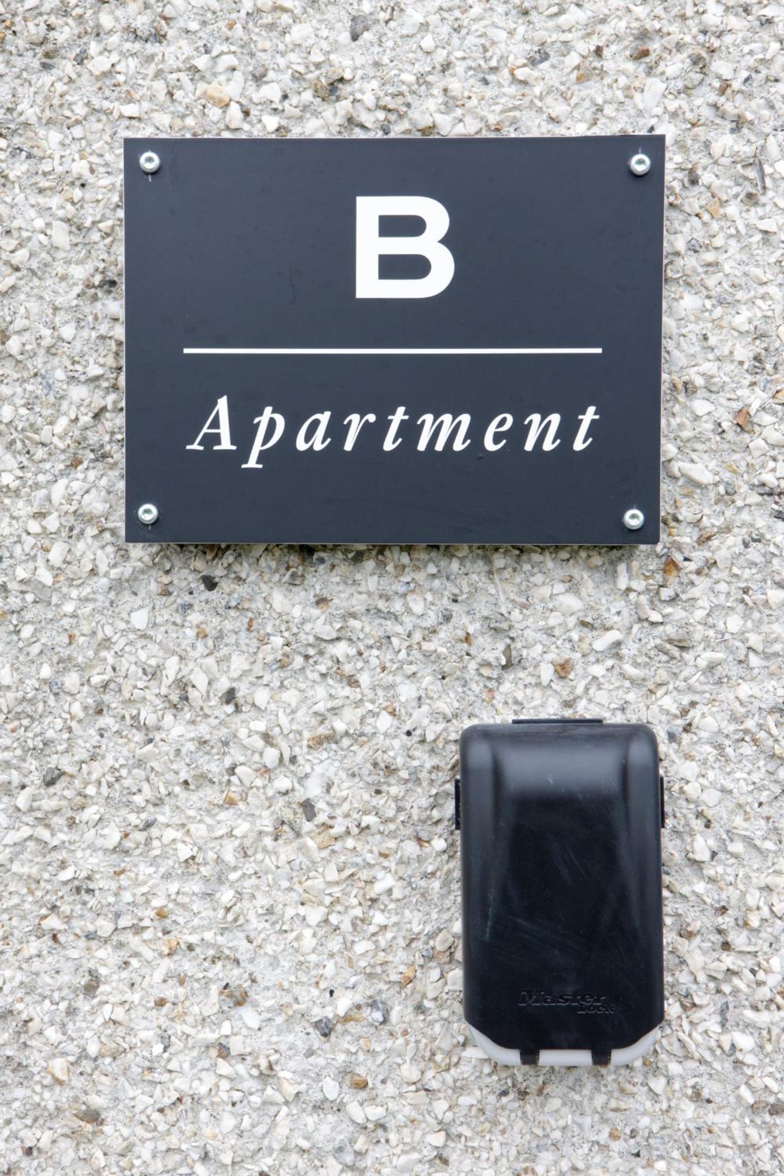 One-Bedroom Apartment photo 2