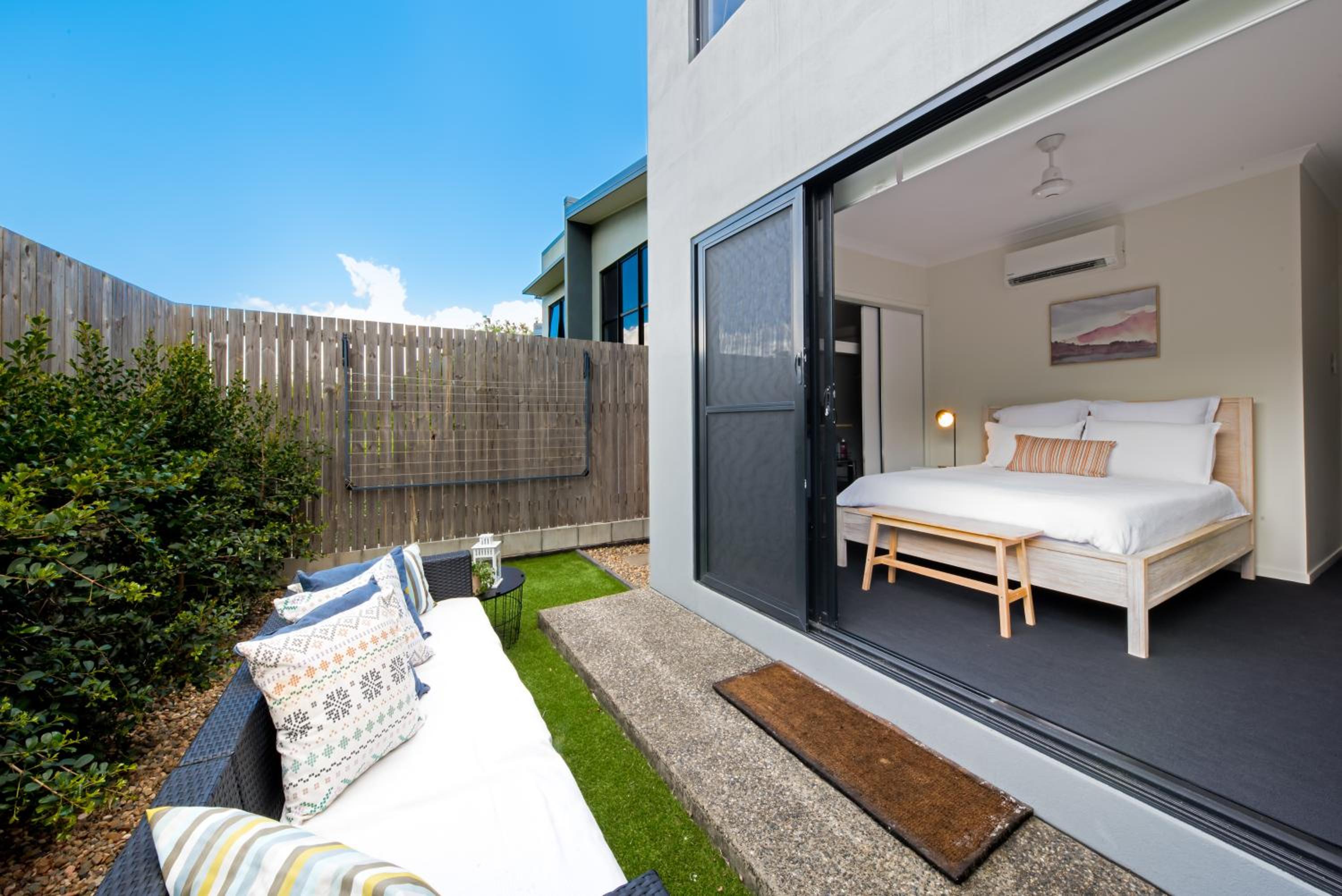Three-Bedroom House photo 3