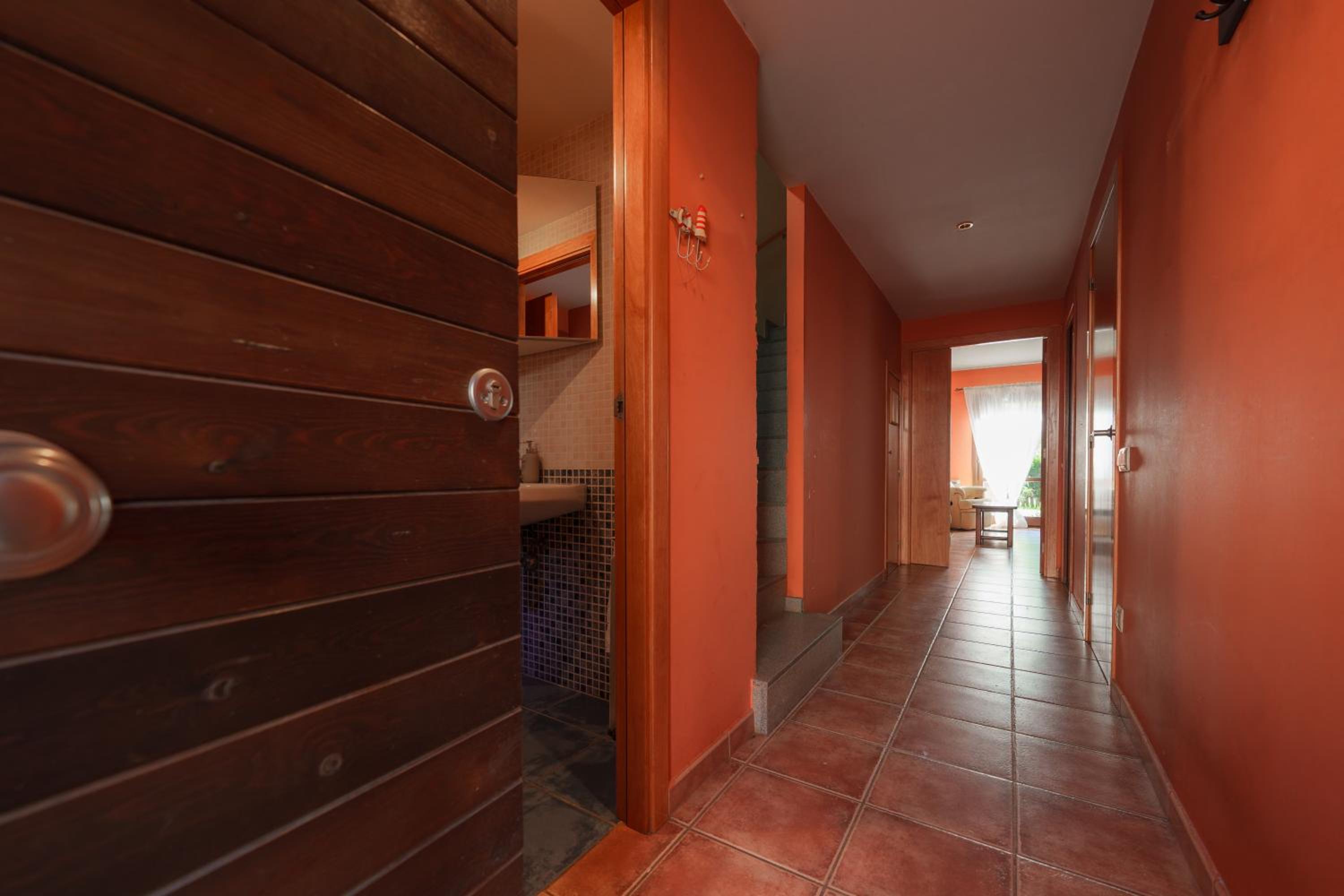 Four-Bedroom House photo 3