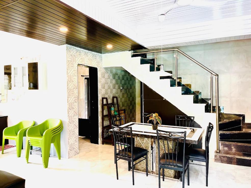 Villa - Photo 3