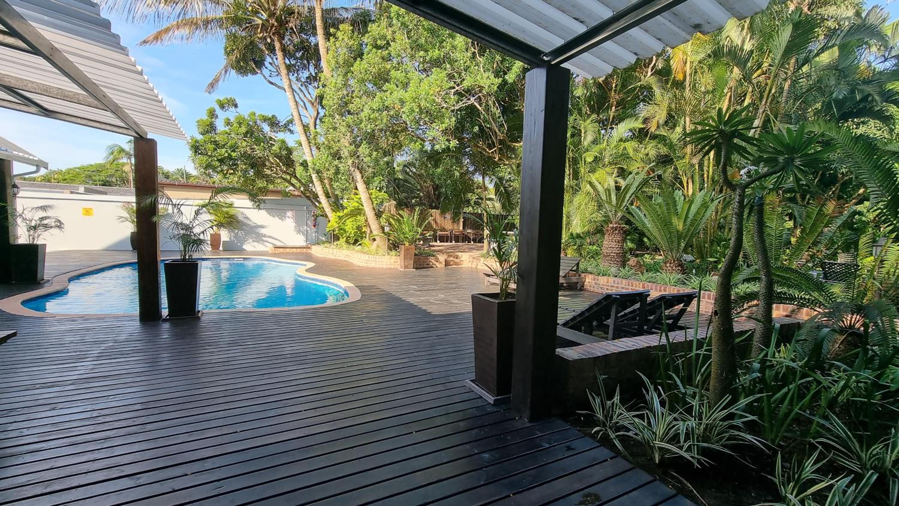 Two-Bedroom Apartment with Pool View - Photo 4