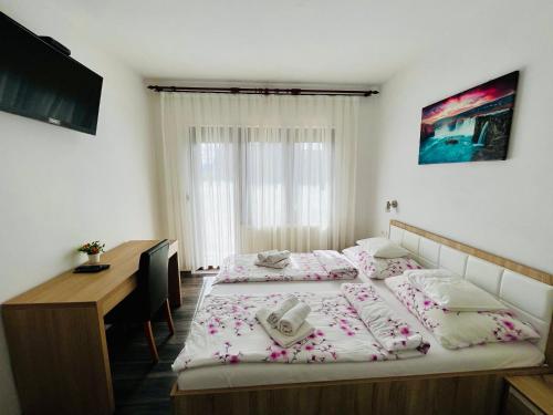 Double Room with Balcony - Photo 7