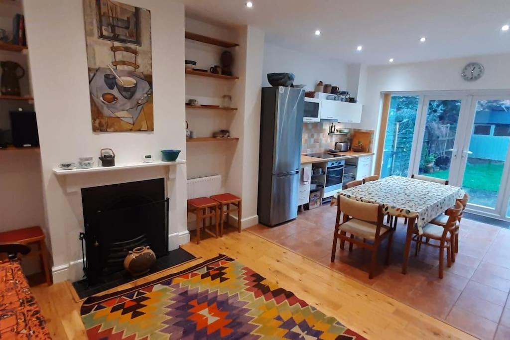 Three-Bedroom House photo 3