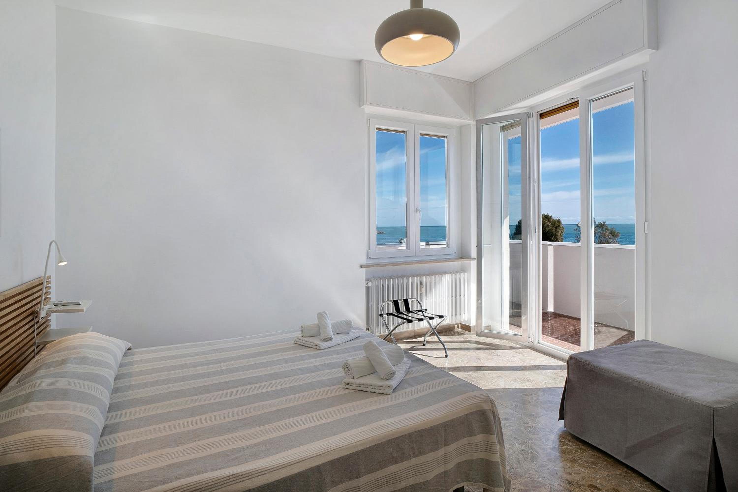 Two-Bedroom Deluxe Apartment with Ocean View photo 2