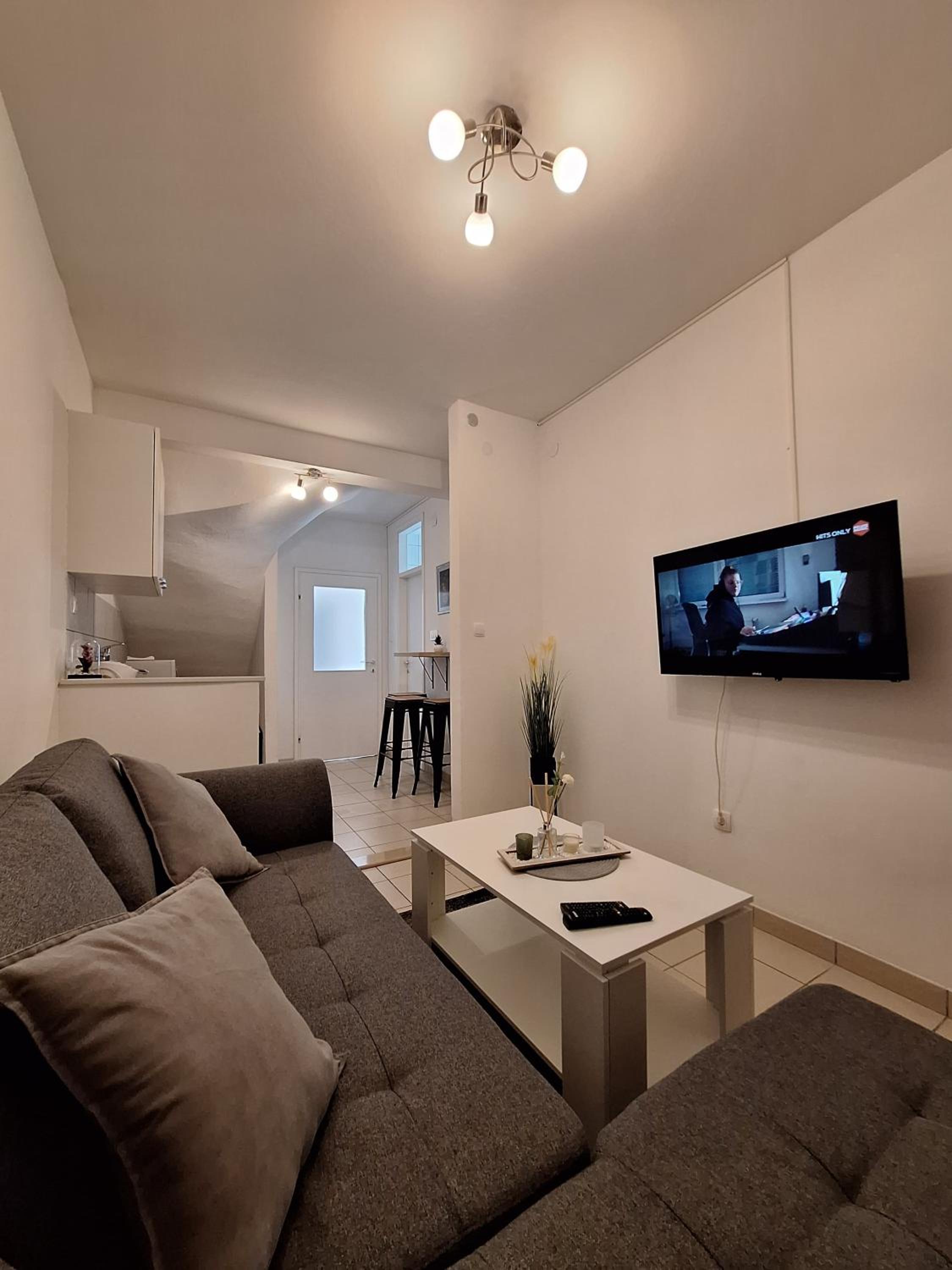 Apartment photo 2
