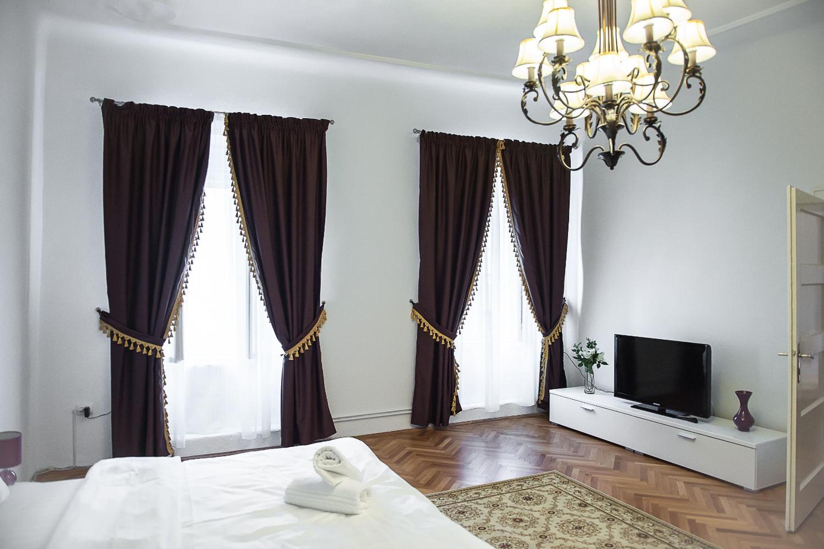 Two-Bedroom Apartment - Photo 2