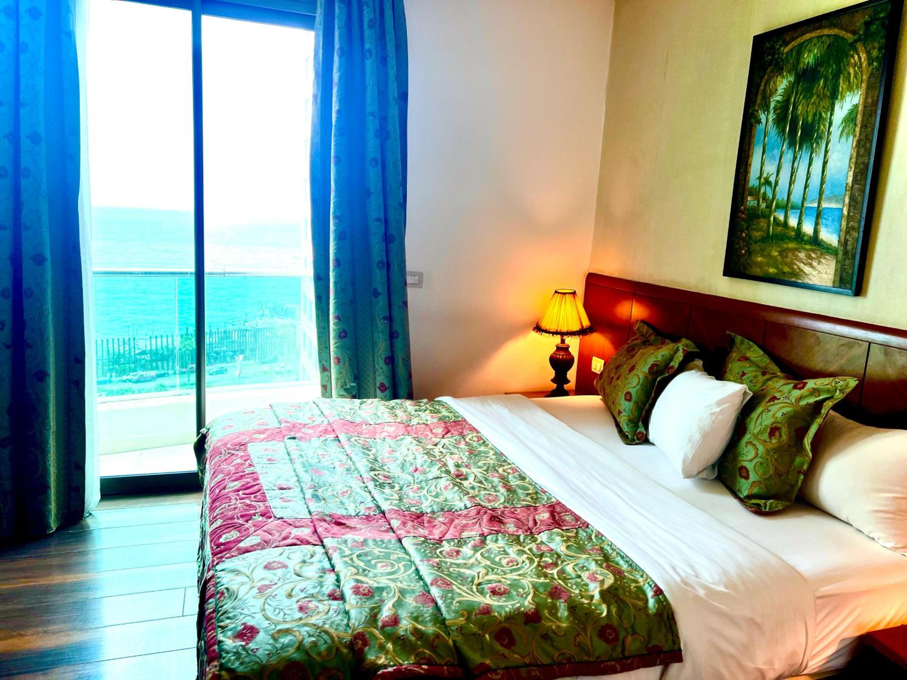 Deluxe Double or Twin Room photo 3