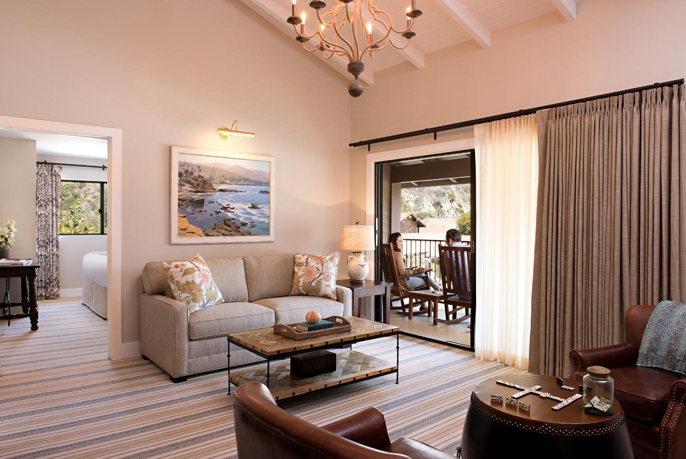 One-Bedroom King Suite with Sofa Bed photo 1