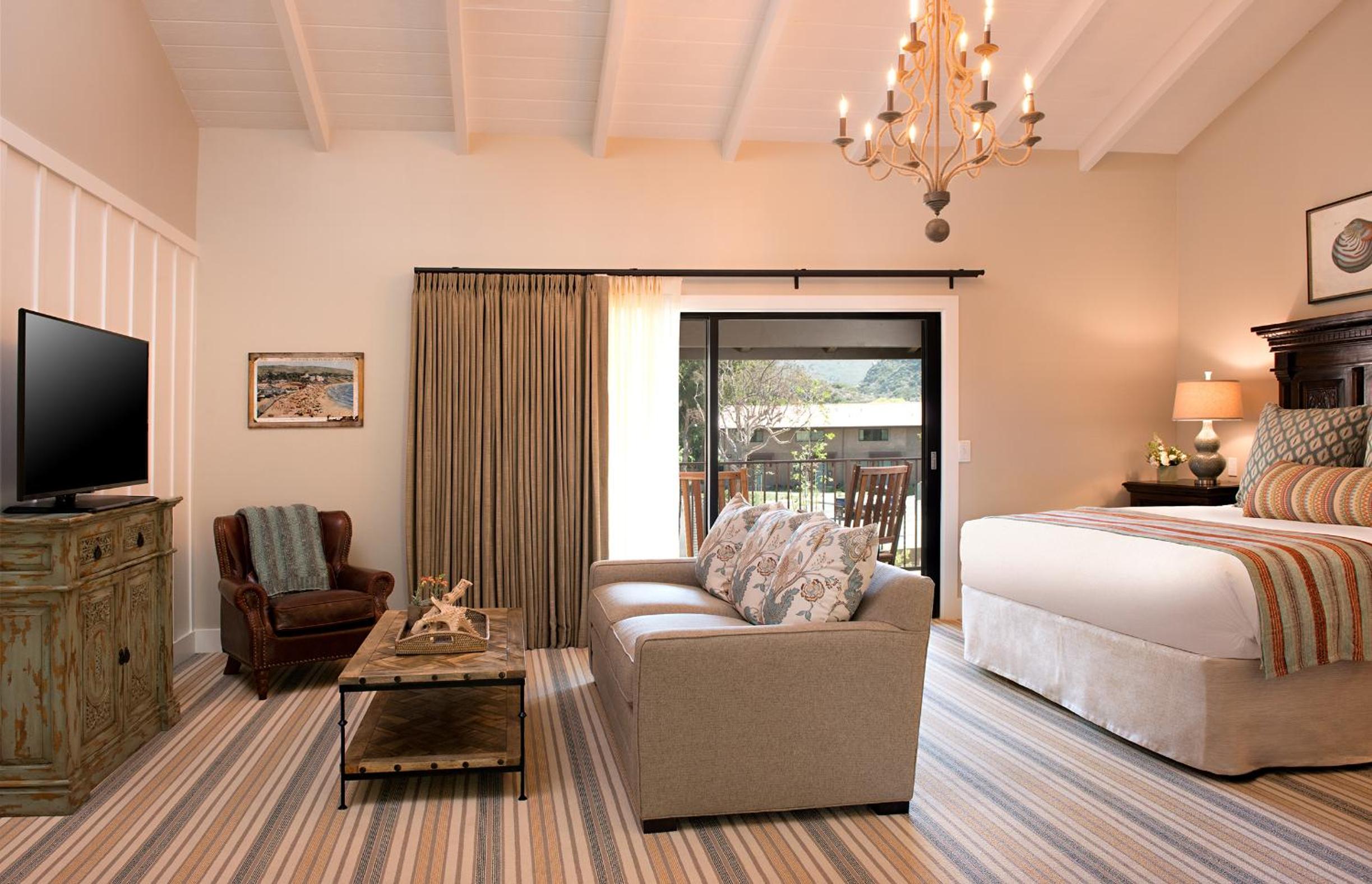 Studio Suite with King and Sofa Bed - Non-smoking photo 1