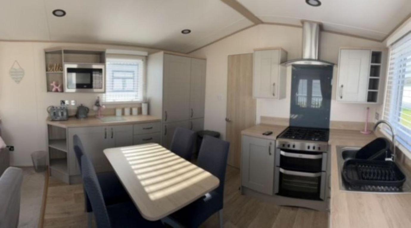 Mobile Home photo 3