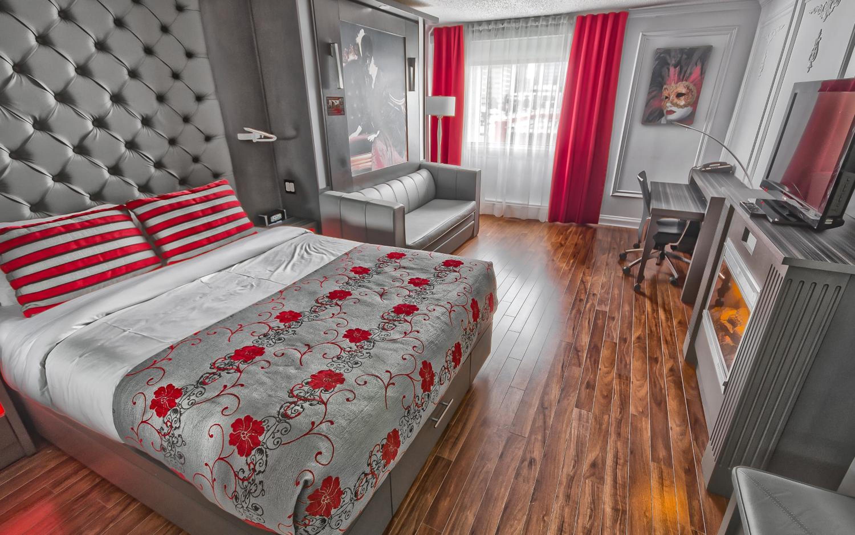 Exterior View Room, 1 Queen Bed and 1 Queen Murphy Bed and Fireplace photo 3