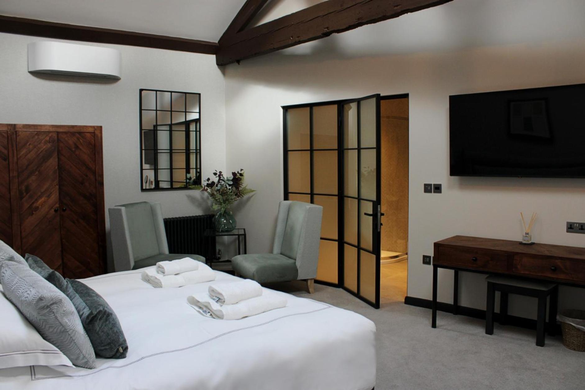 Deluxe Double or Twin Room - Photo 8