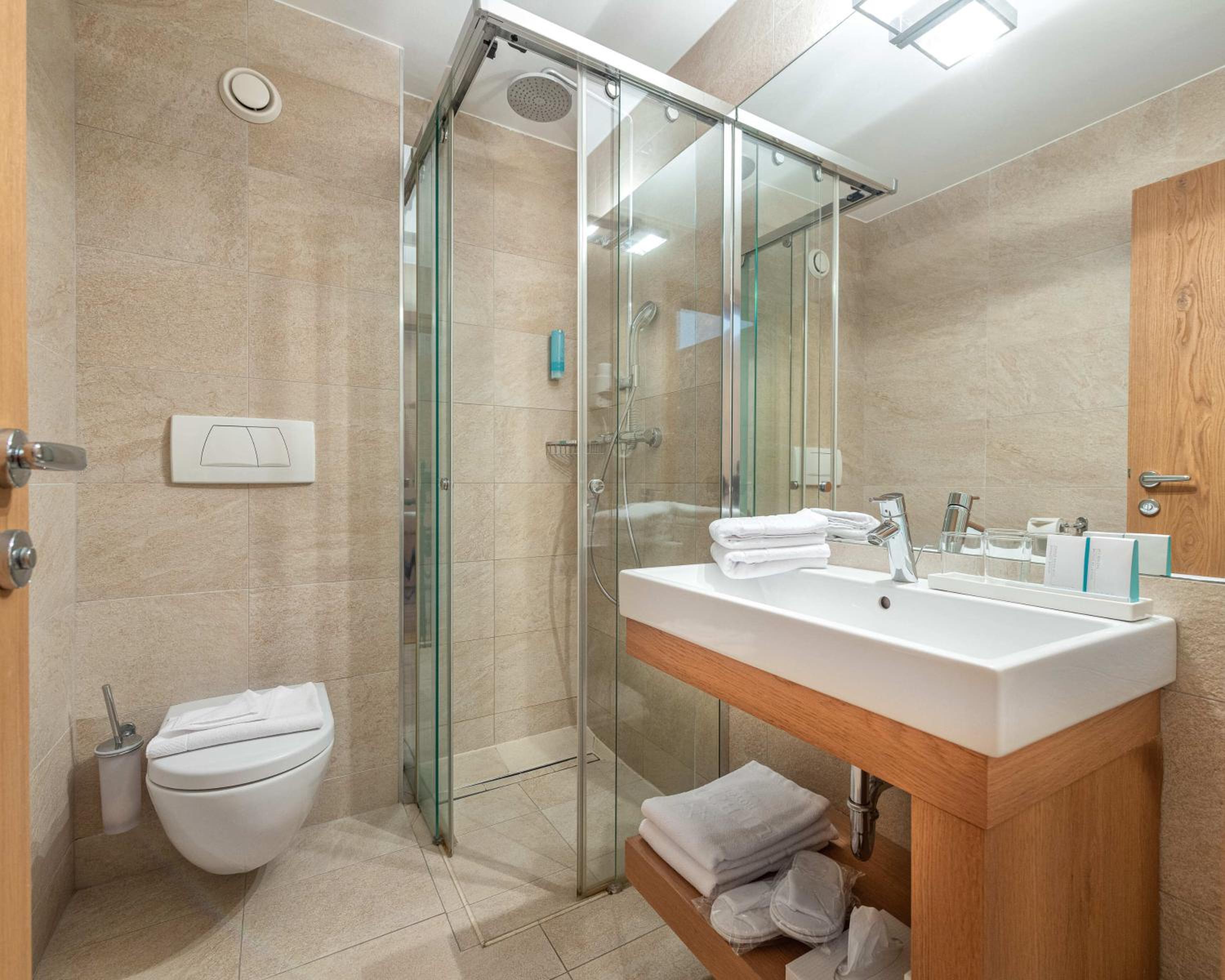 Double Room with Lake View and Balcony photo 2
