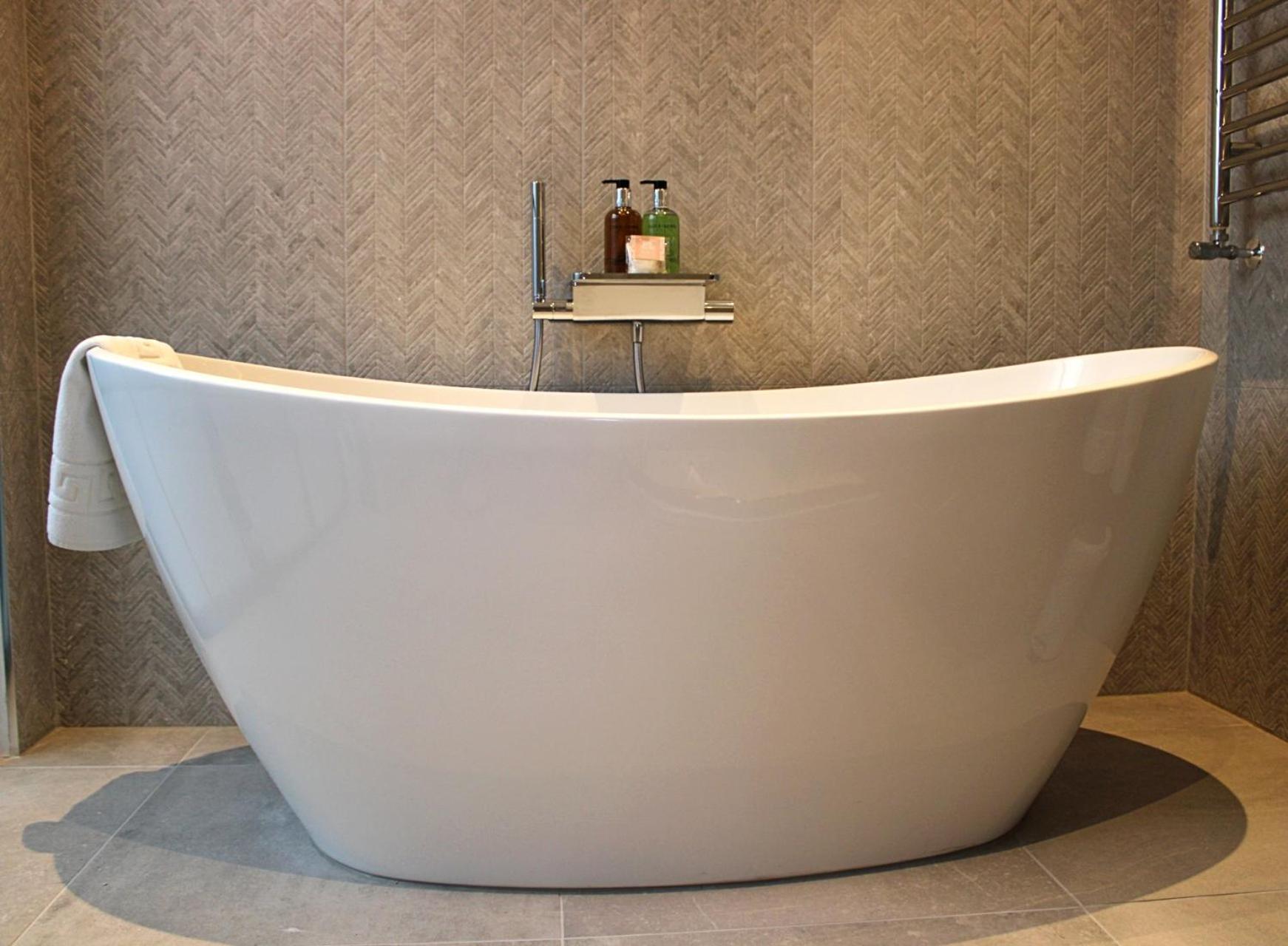 Deluxe Double or Twin Room - Photo 9