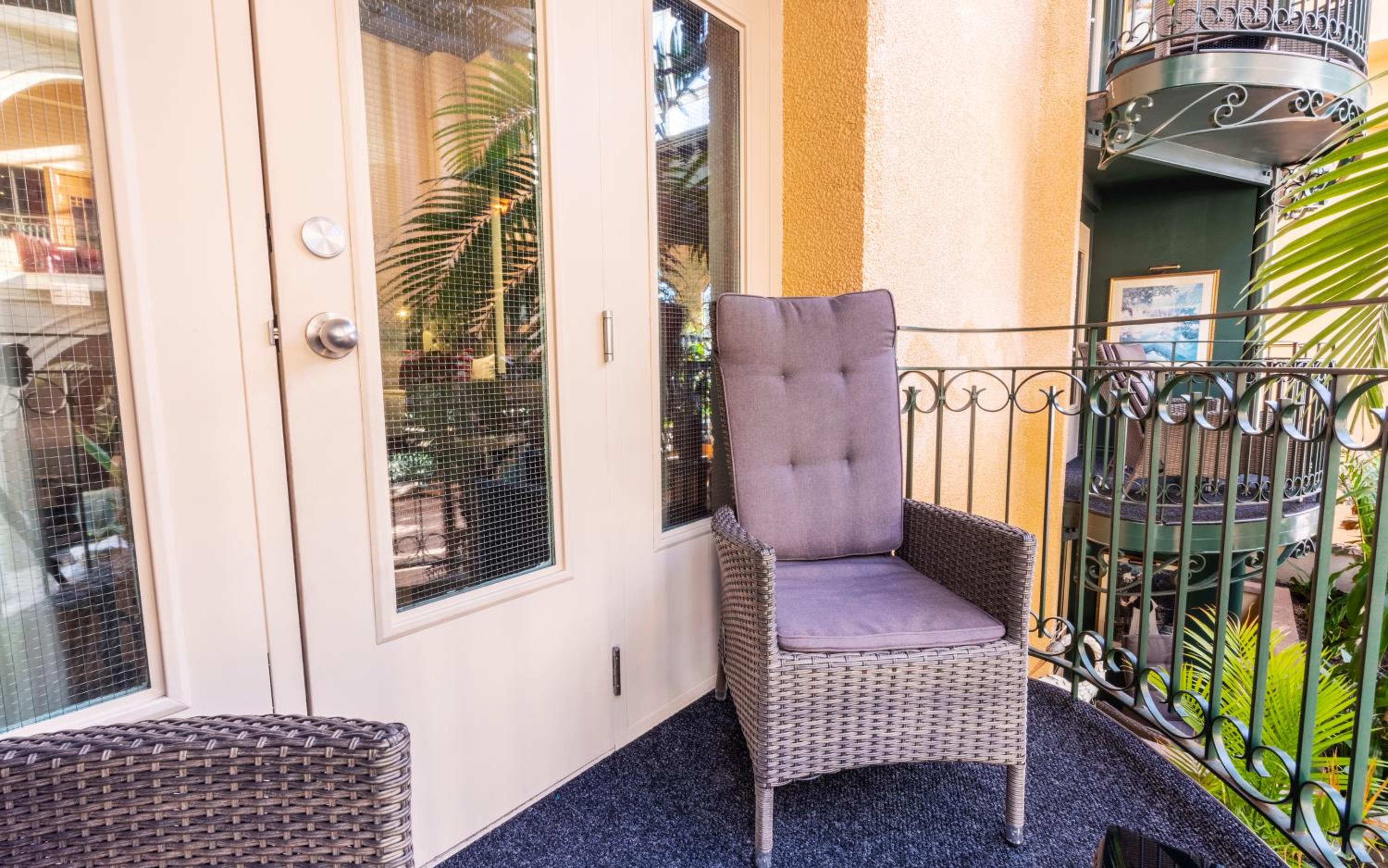 Interior Balcony Signature Room, 1 Queen Bed and 1 Queen Murphy Bed and Fireplace photo 3
