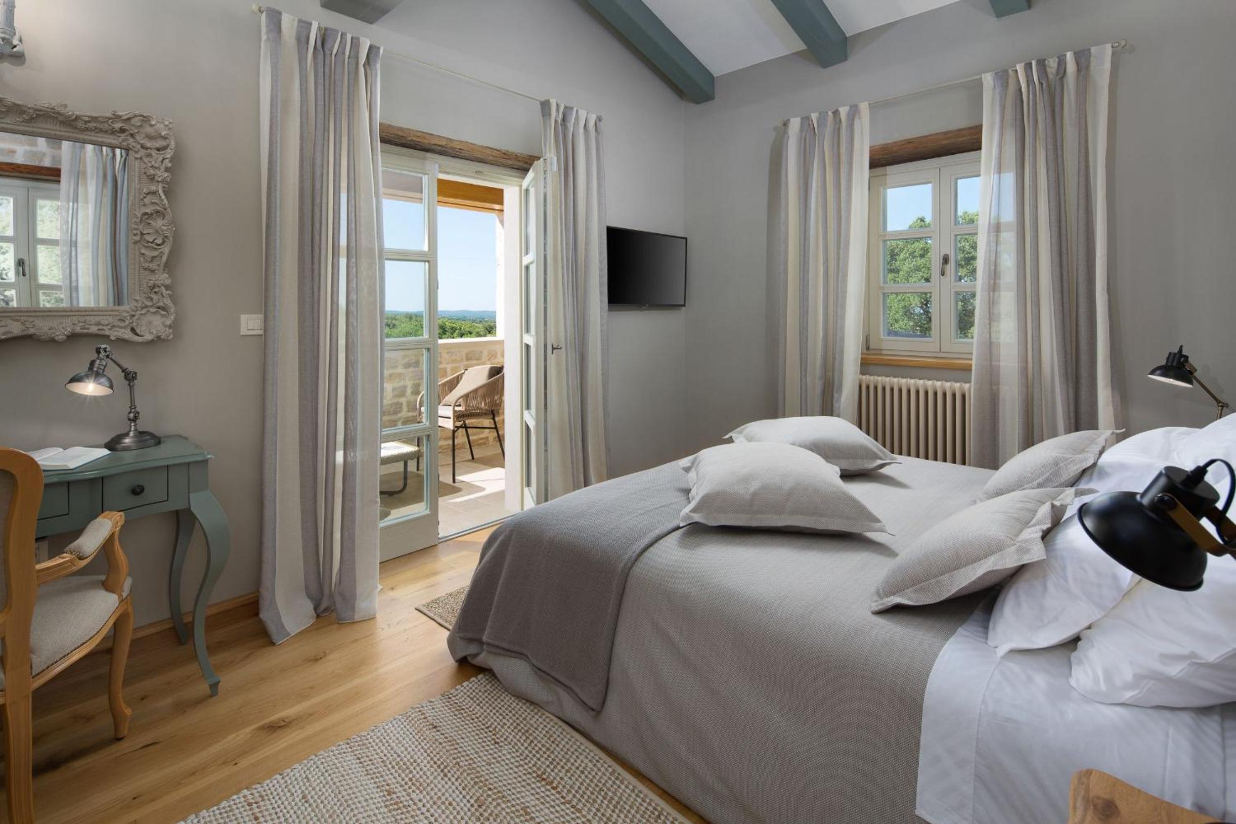 Villa photo 1