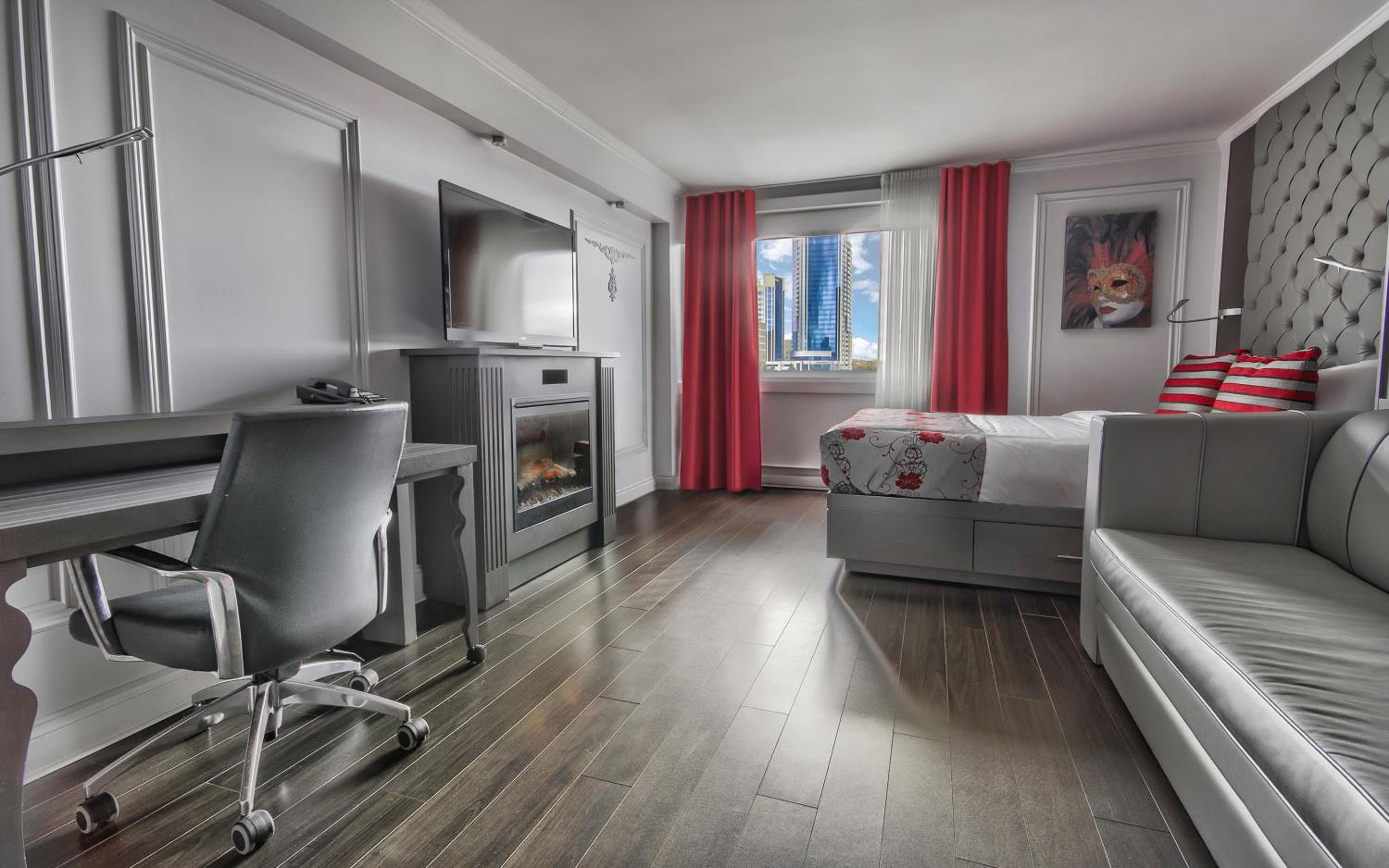 Exterior View Signature Room, 1 Queen Bed and 1 Queen Murphy Bed, Fireplace and Glass Shower photo 3