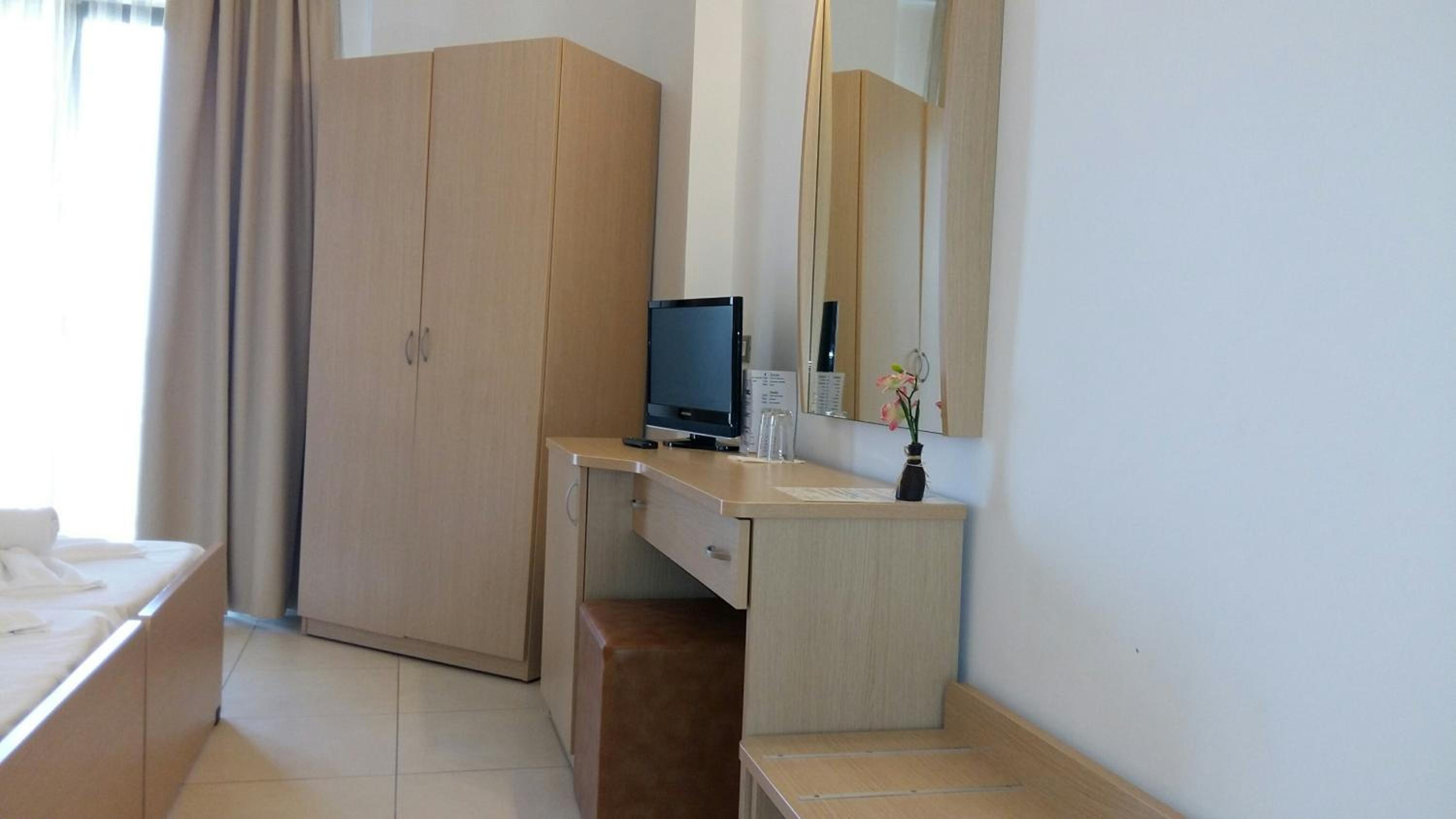 Deluxe Double Room with Sea View - Photo 4
