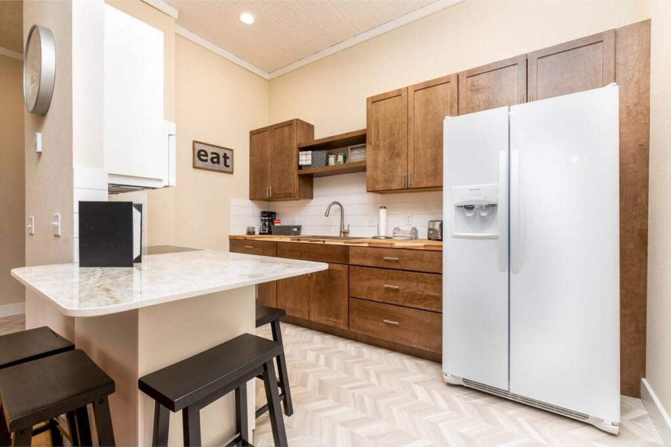Apartment photo 2
