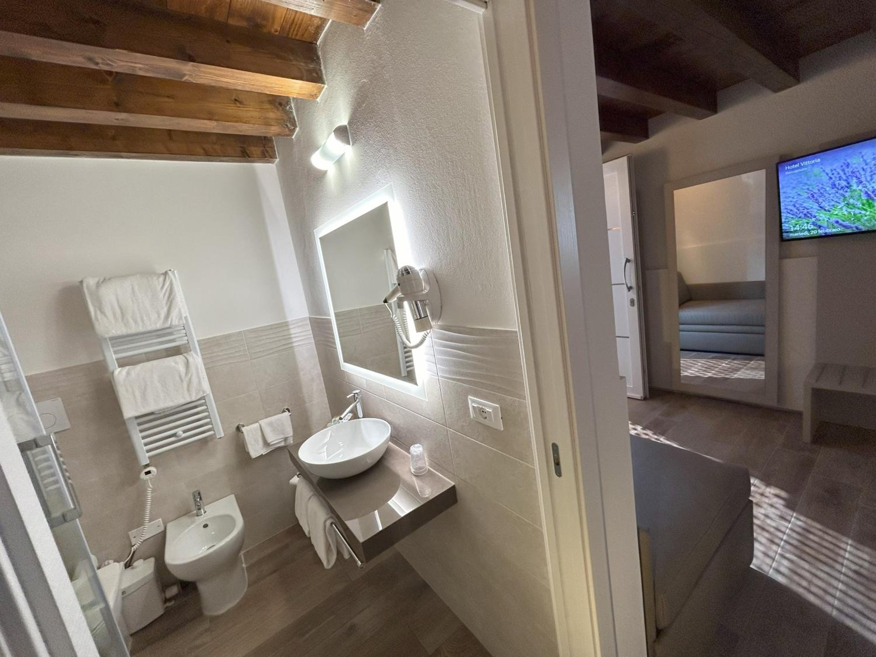 Large Double or Twin Room photo 2