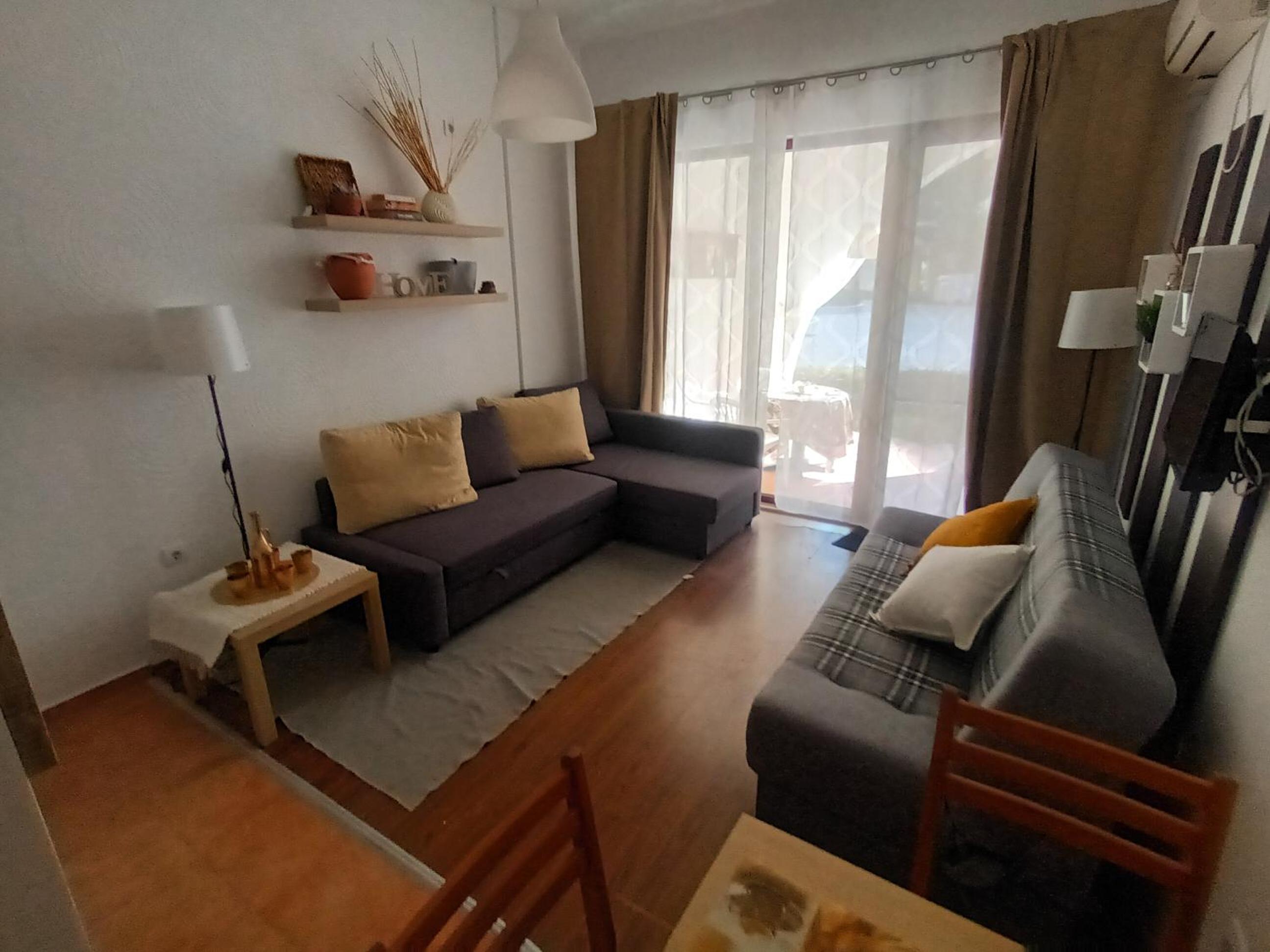 One-Bedroom Apartment photo 1