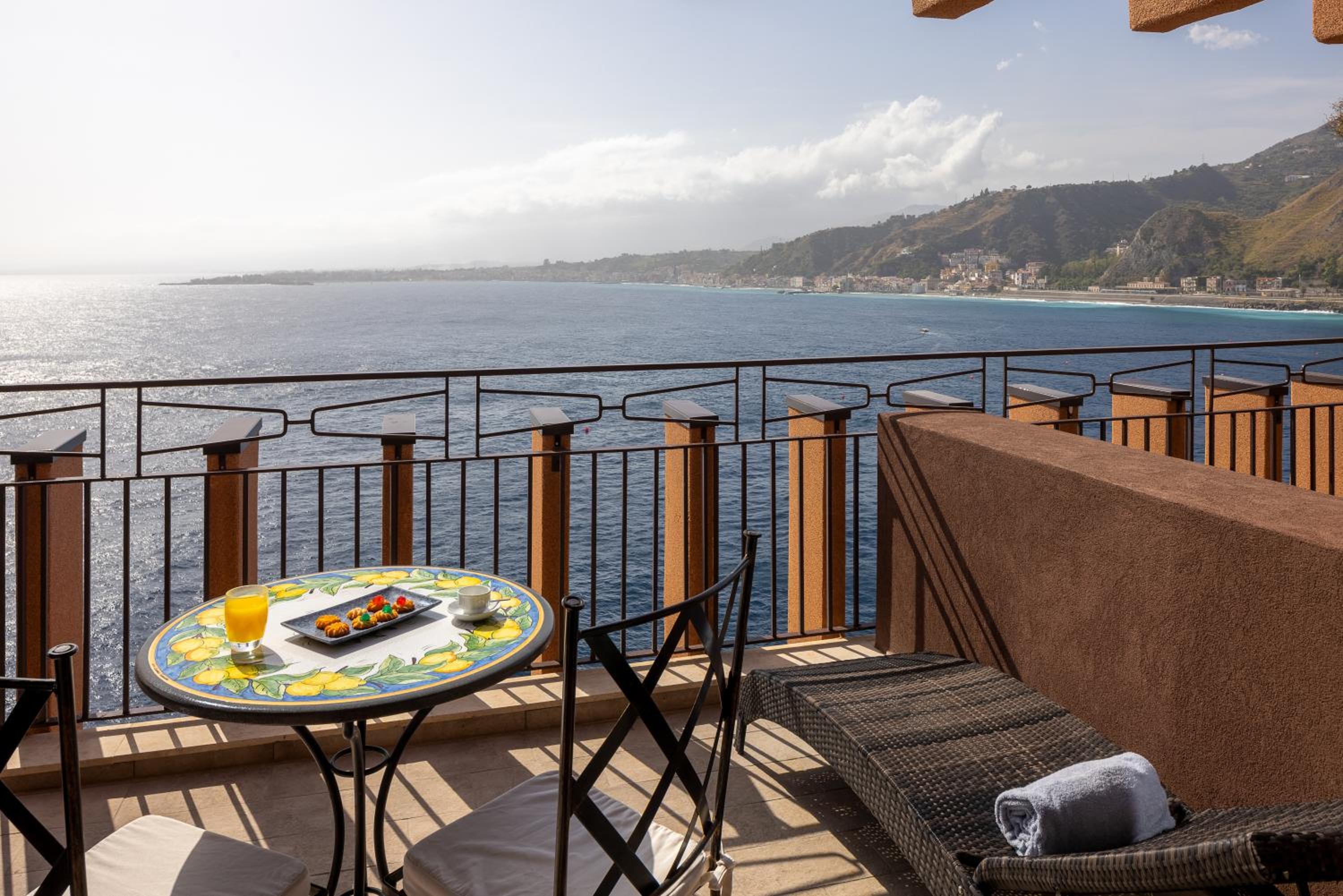 Premium Double Room with Sea View - Photo 4