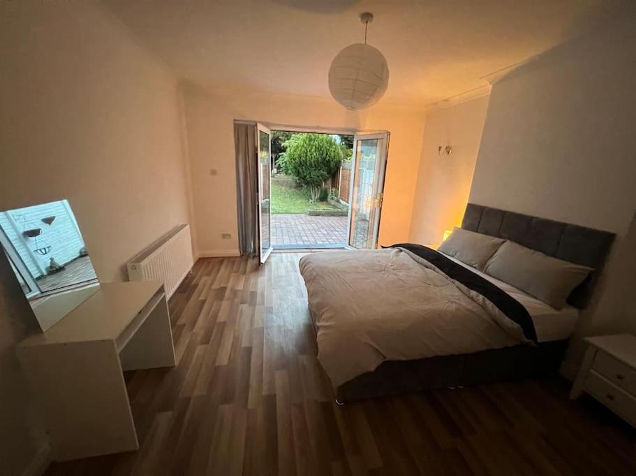 One-Bedroom House photo 1