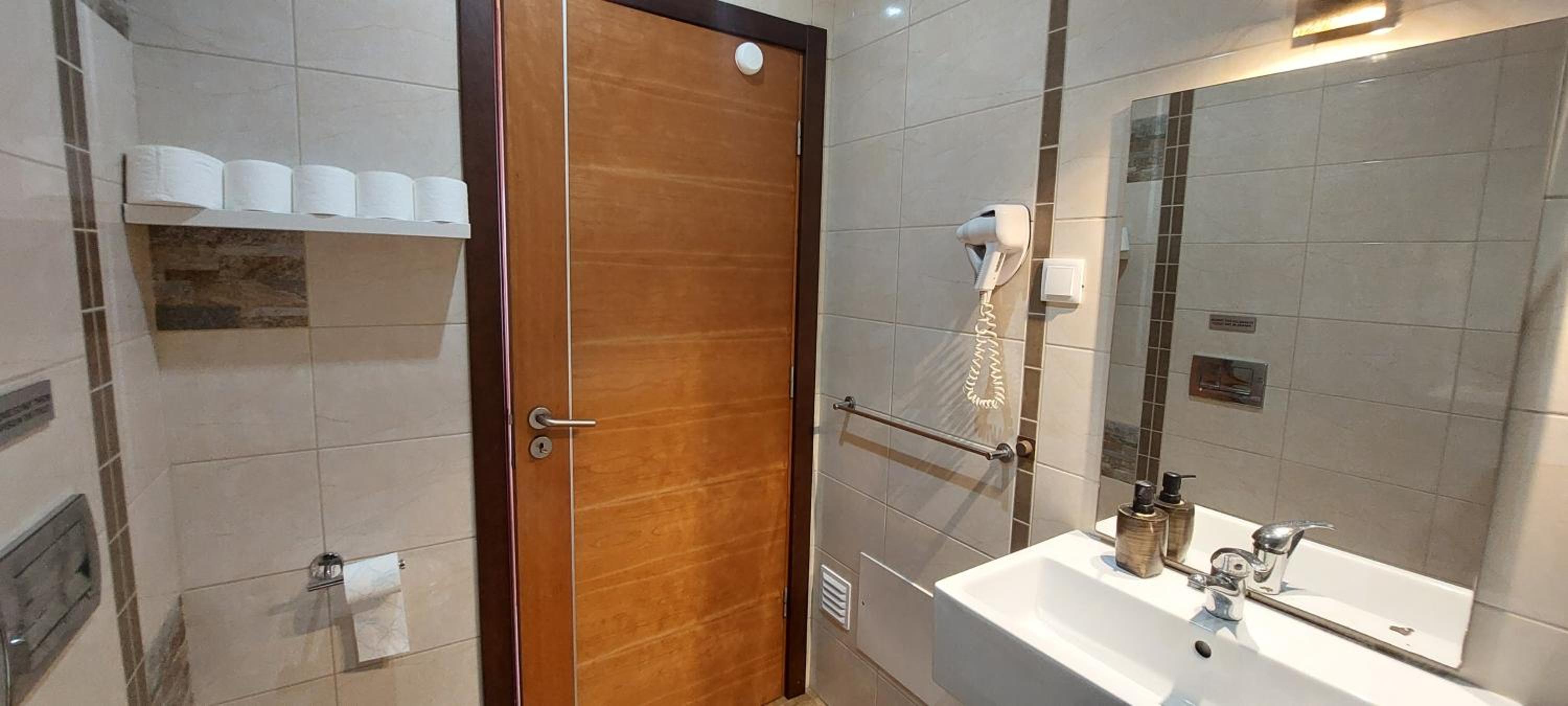 Triple Room with Shared Bathroom - Photo 1