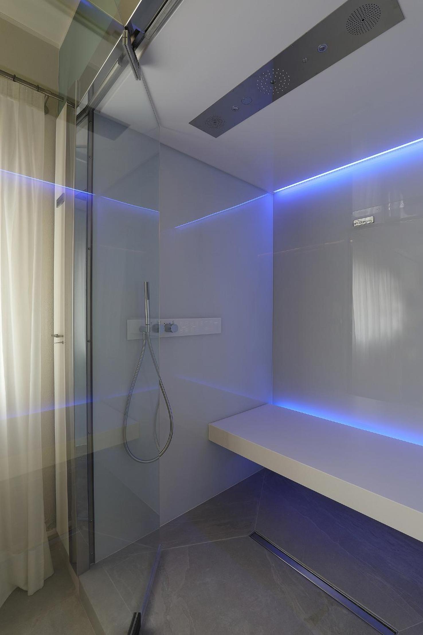 Suite - Photo 7