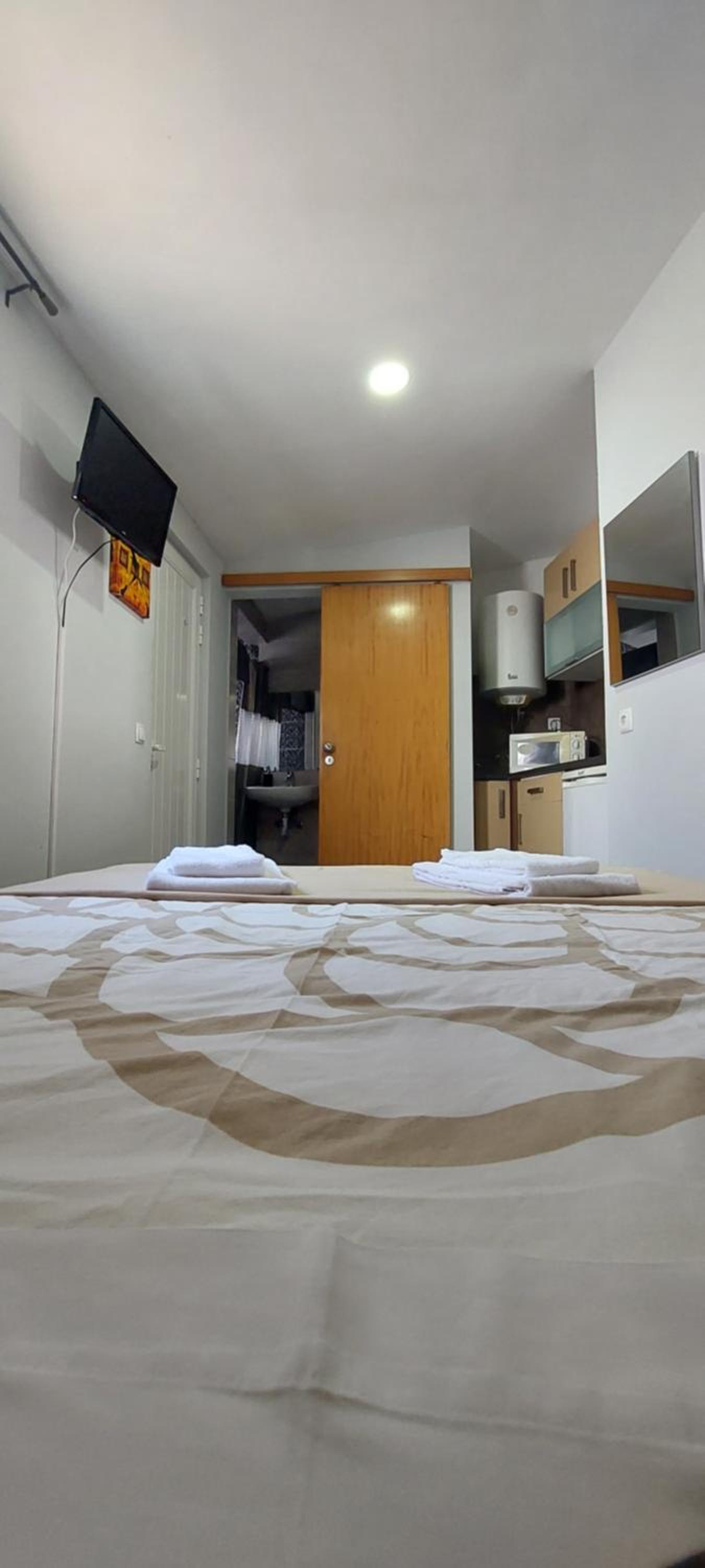 Double or Twin Room with Private Bathroom - Photo 4