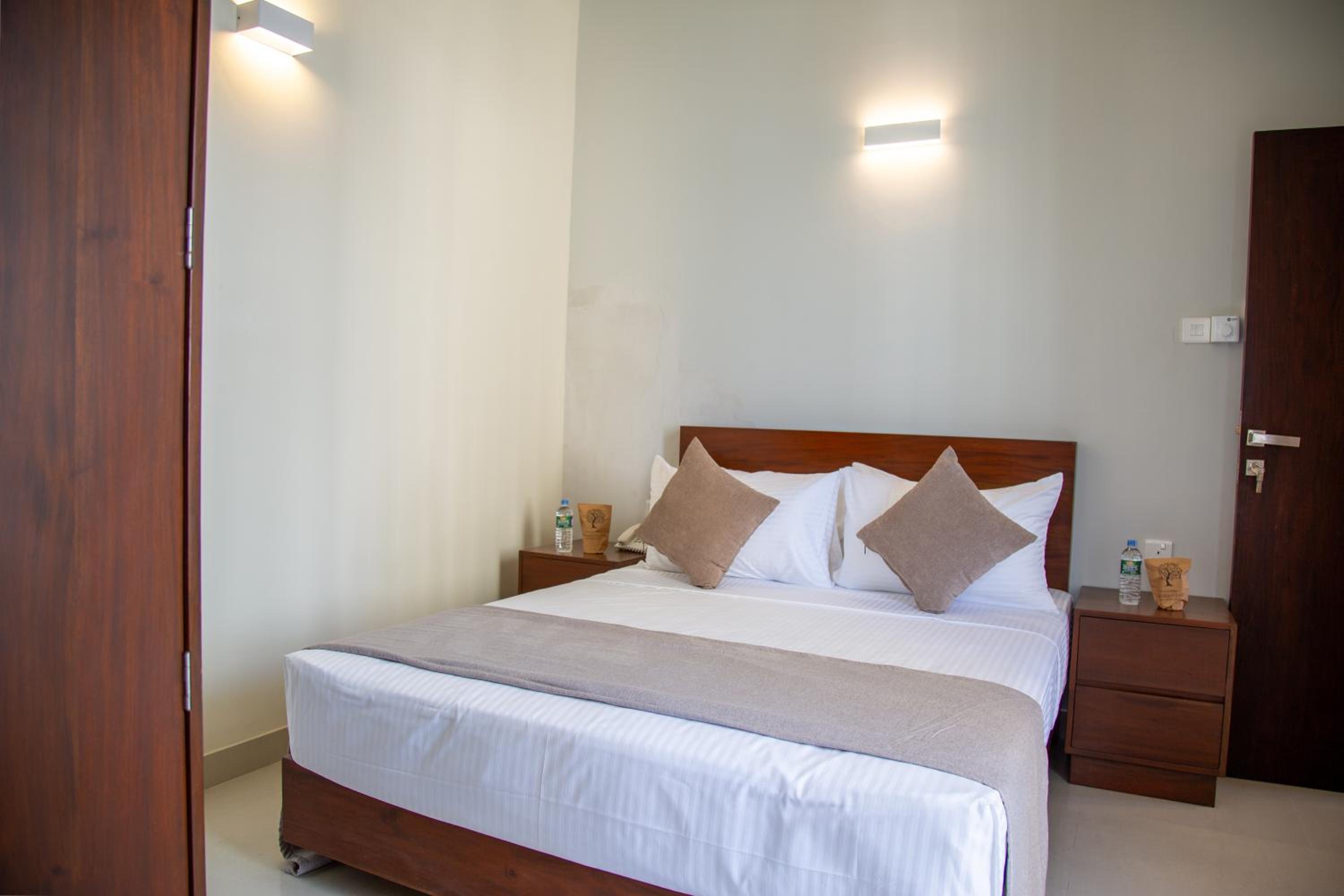 One-Bedroom Apartment - Photo 1