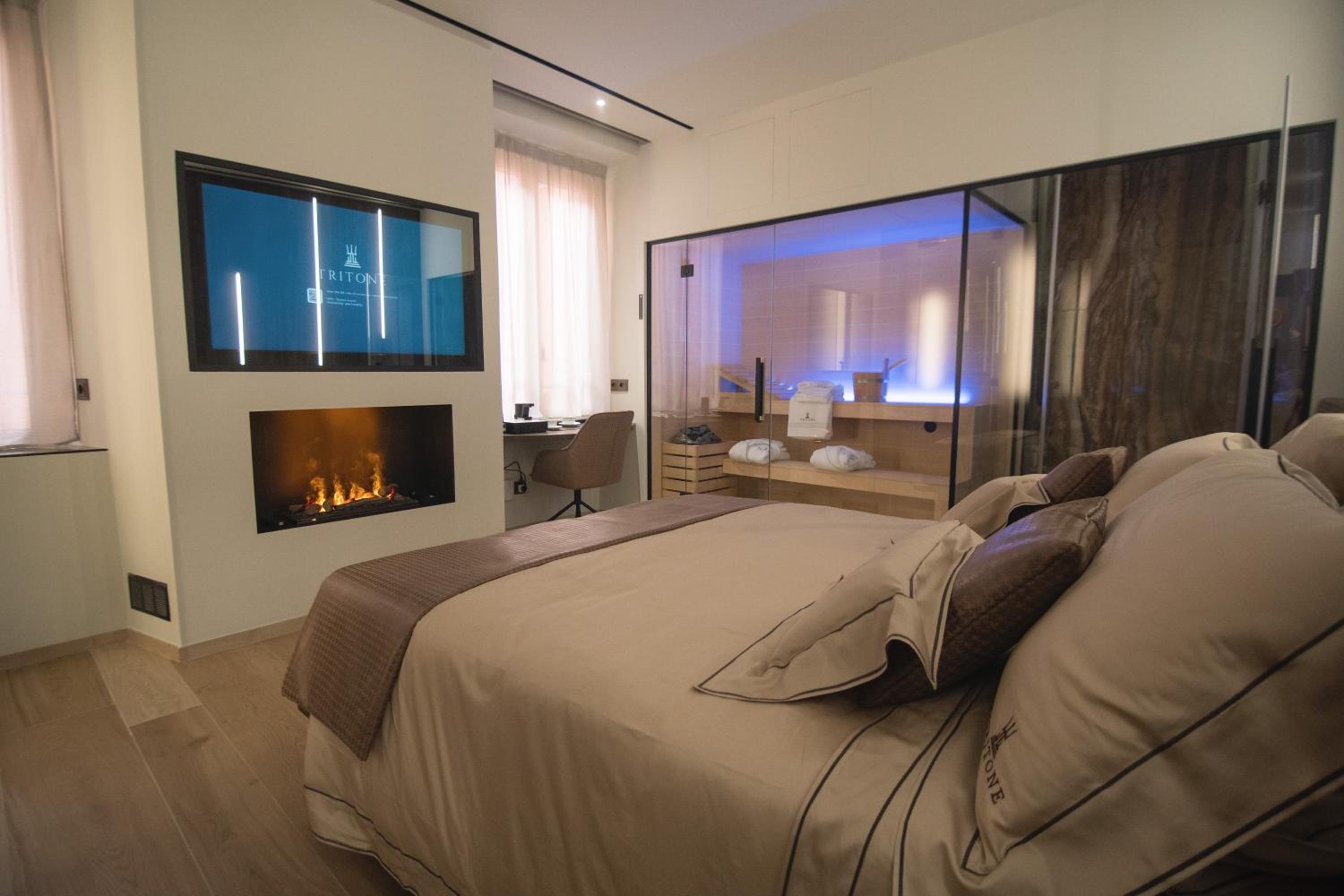 Deluxe King Room photo 1