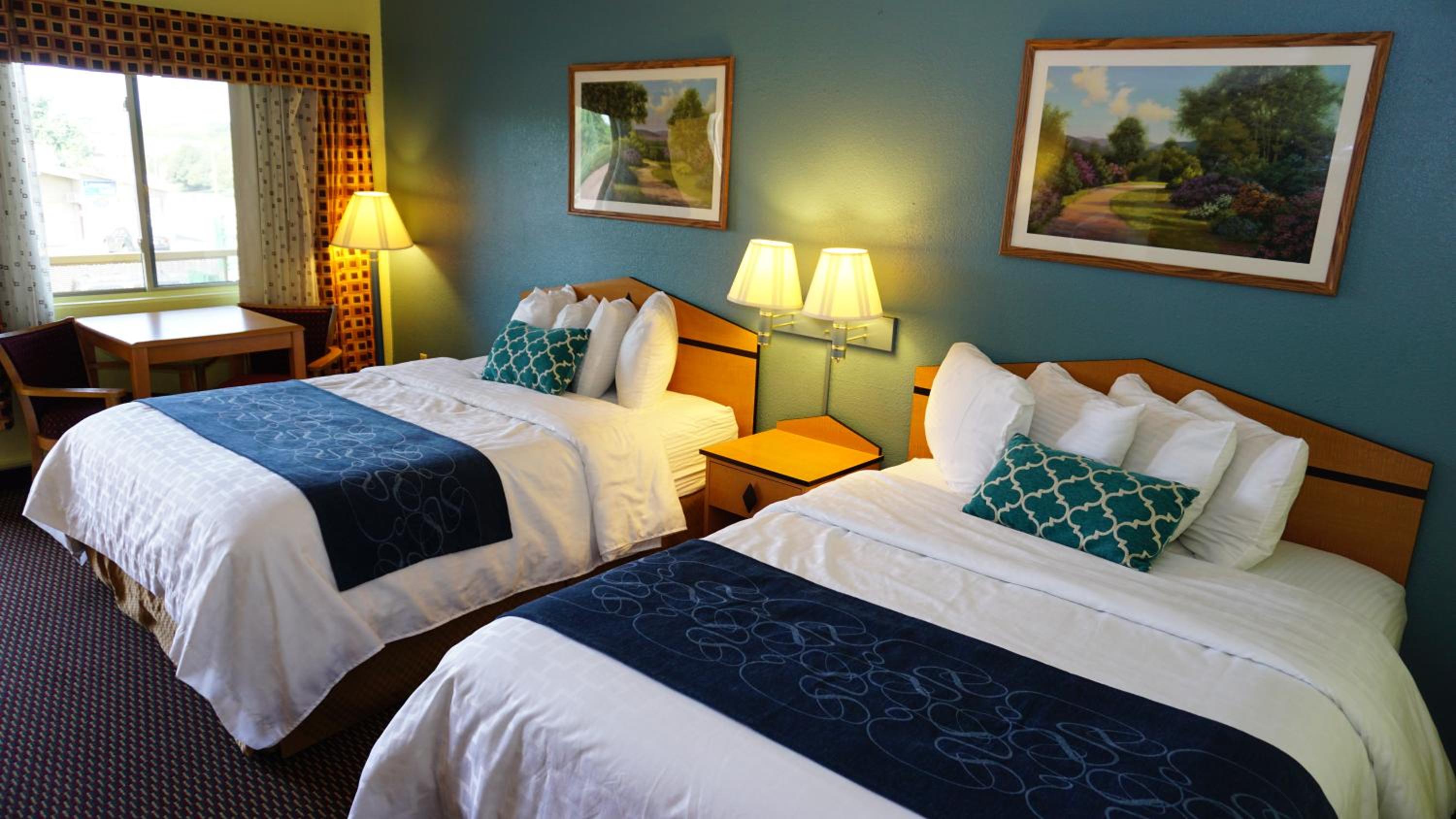 Queen Room with Two Queen Beds - Non-Smoking photo 1