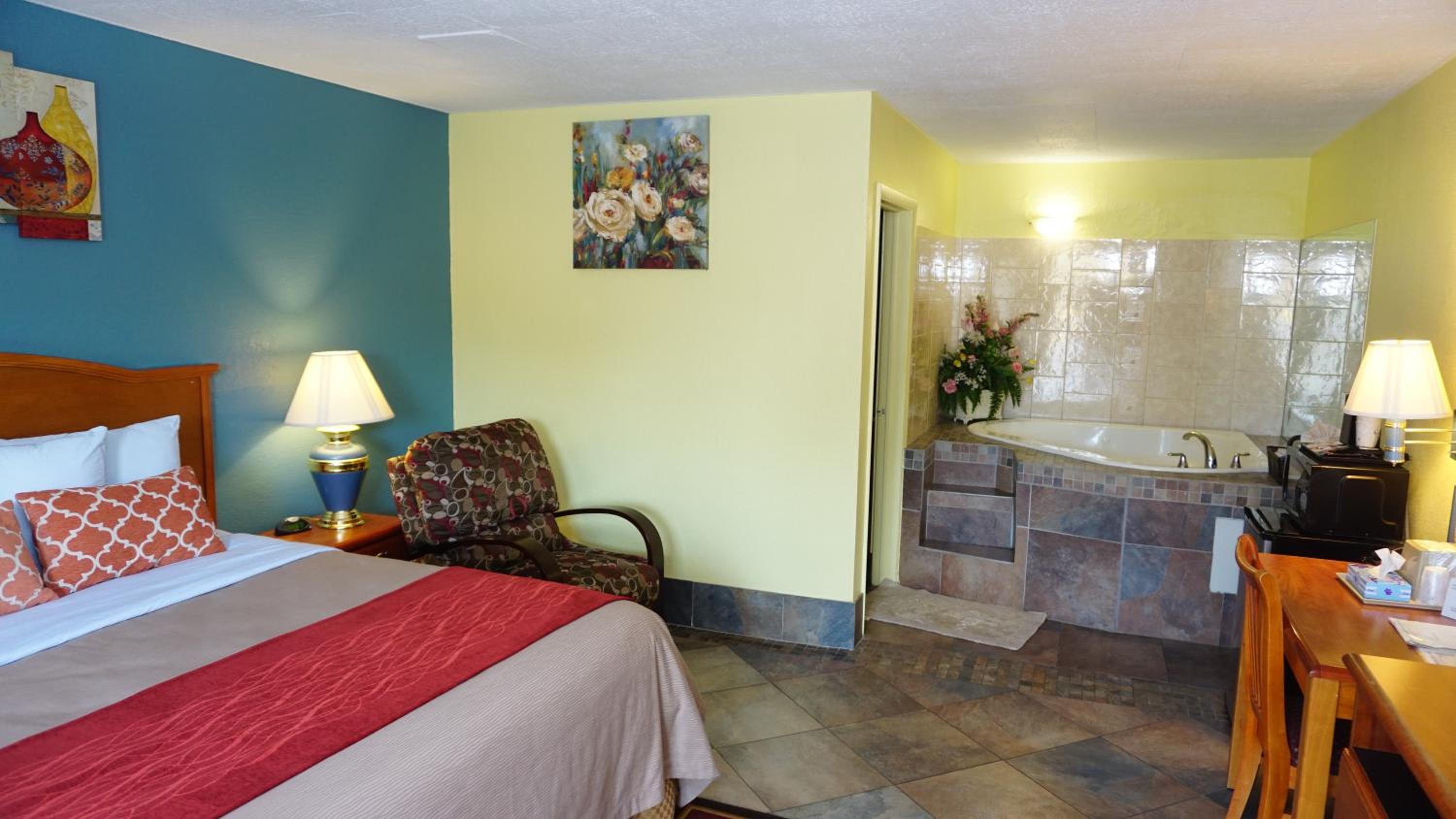 King Suite with Spa Bath - Non-Smoking photo 2
