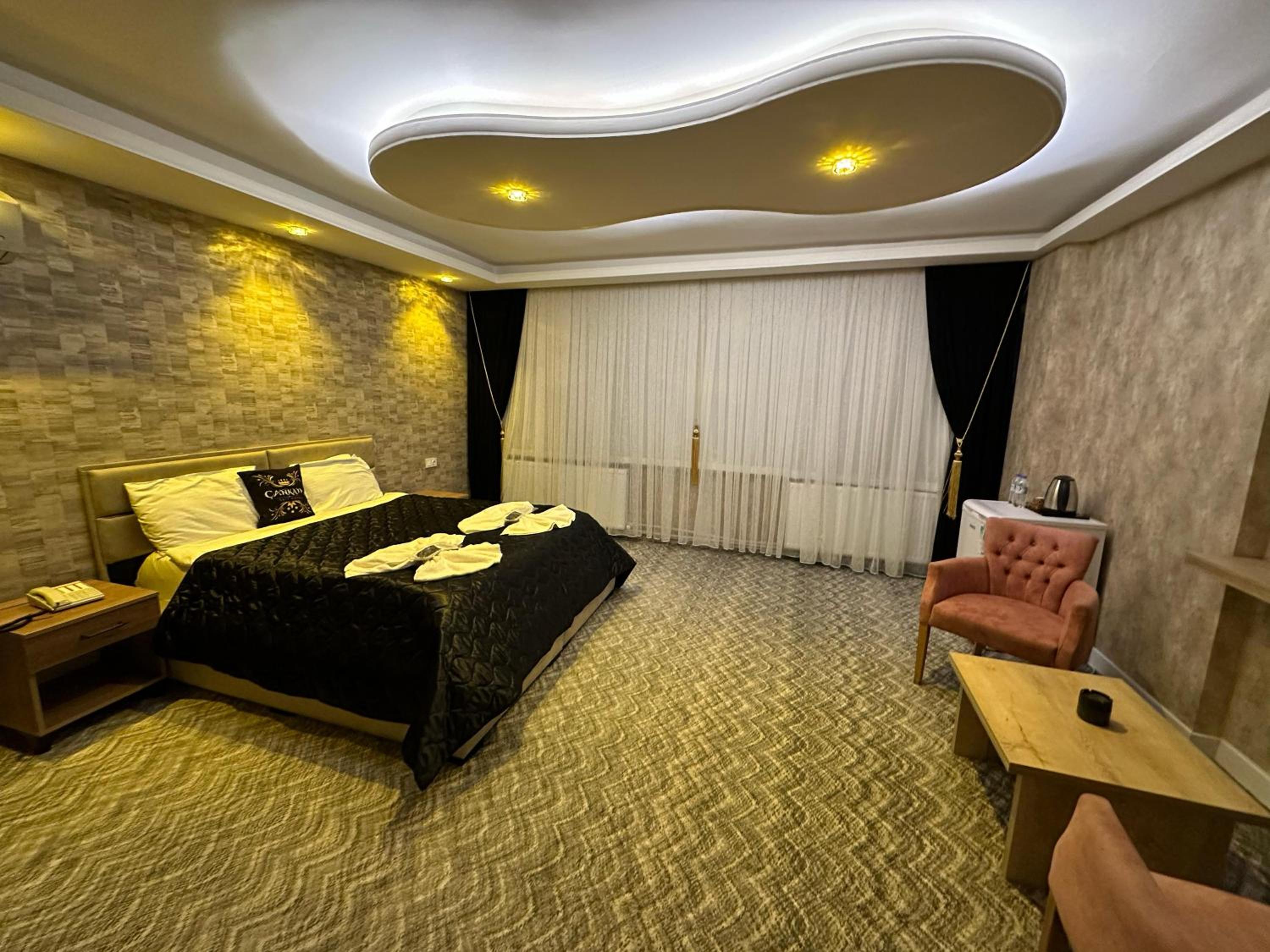 Large Double Room - Photo 14