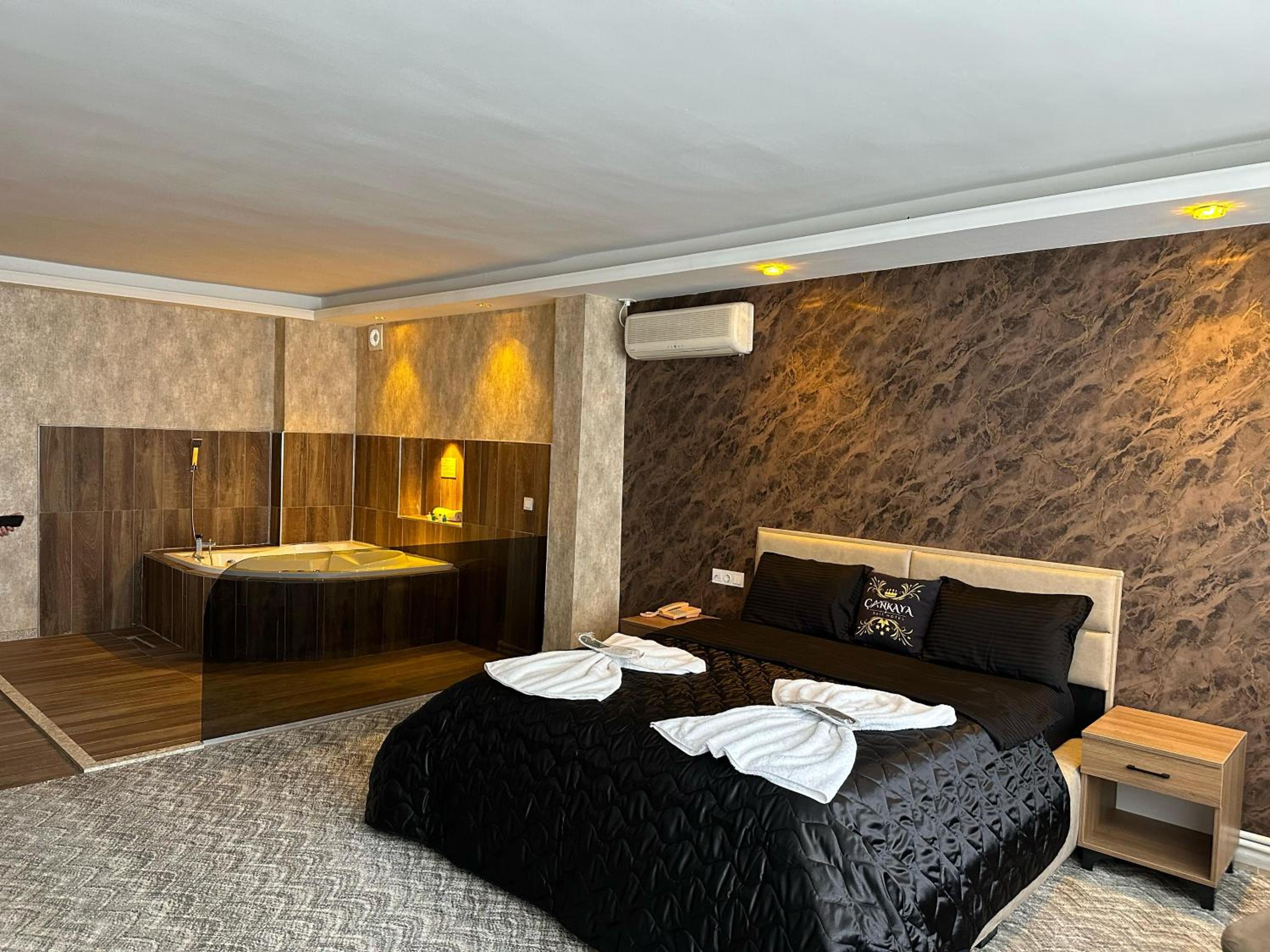 Large Double Room - Photo 13