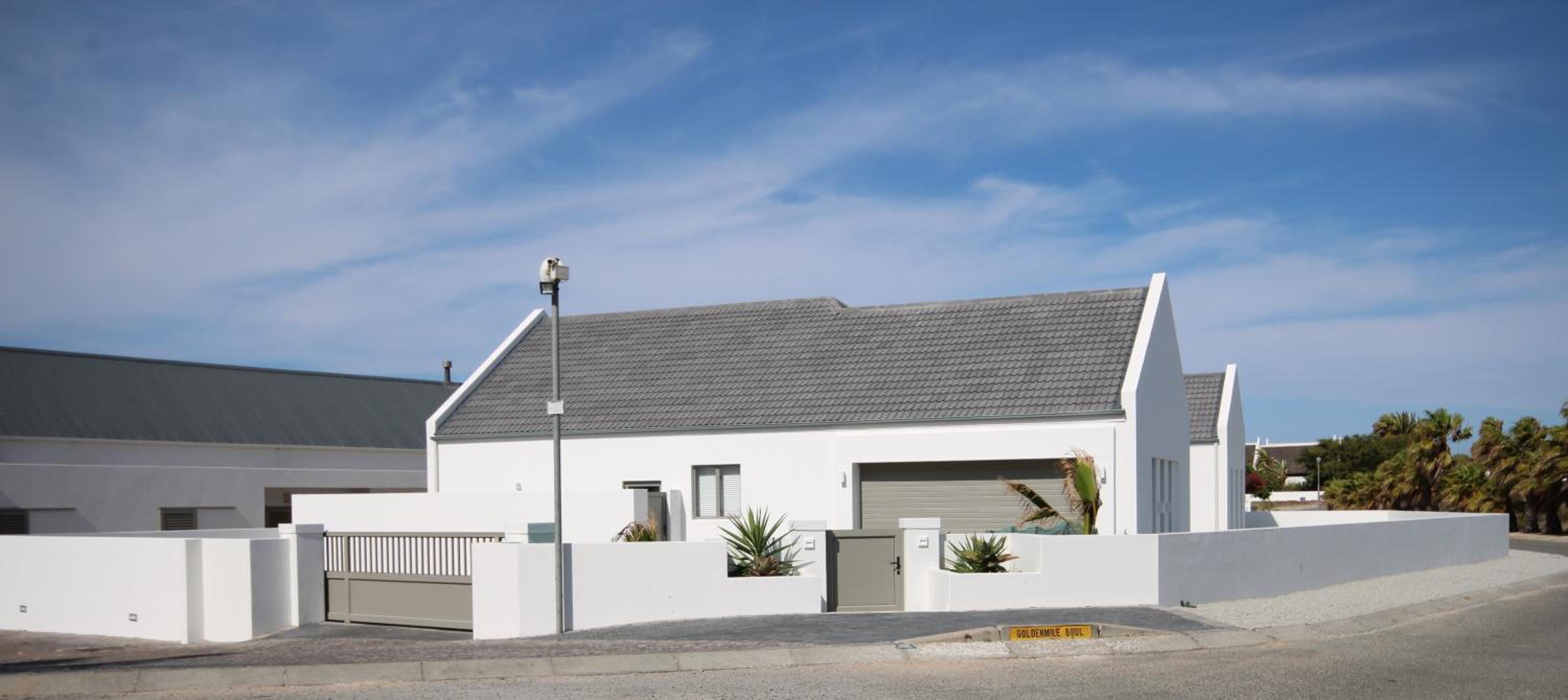 Three-Bedroom House photo 2