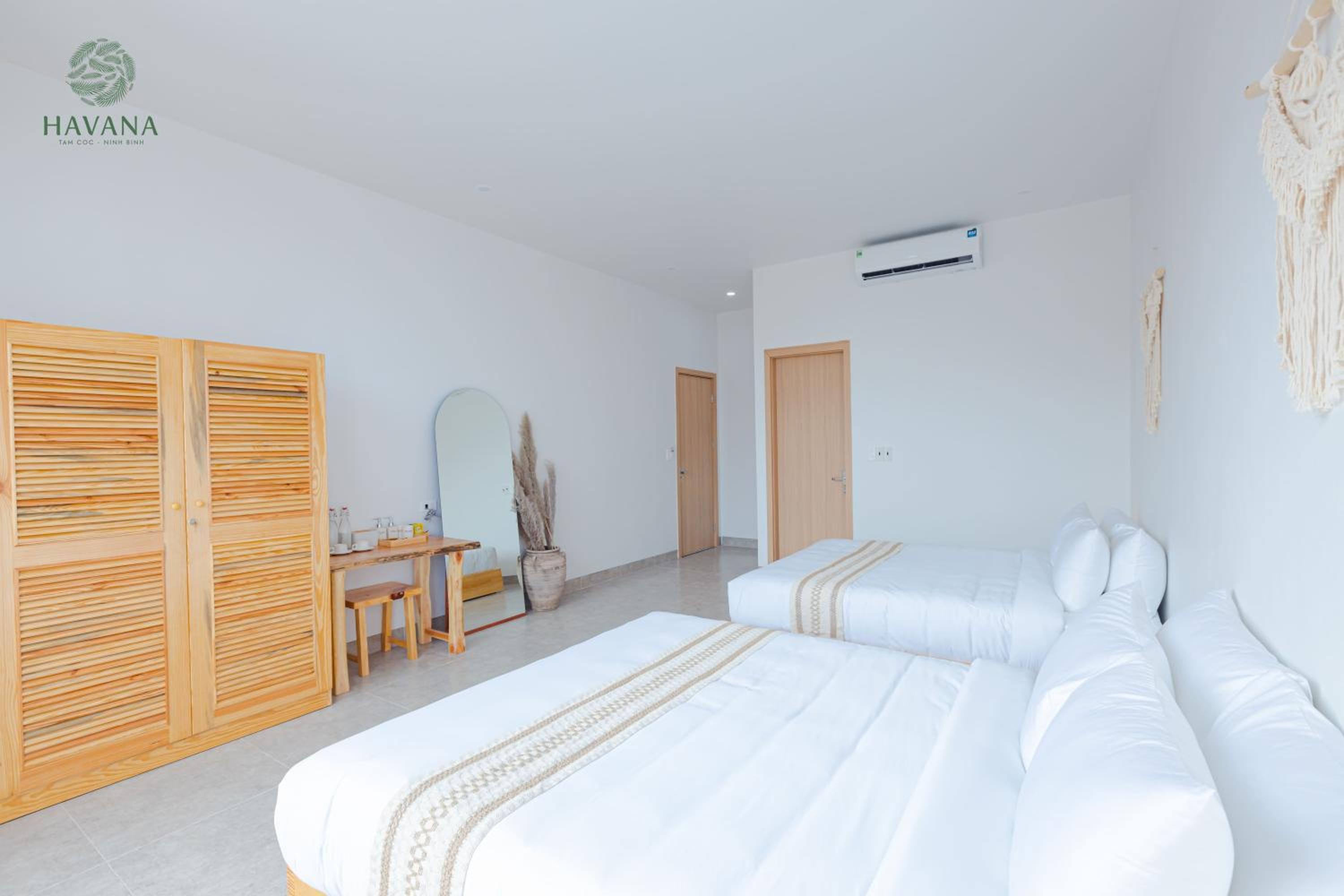 Quadruple Room with Lake View photo 2