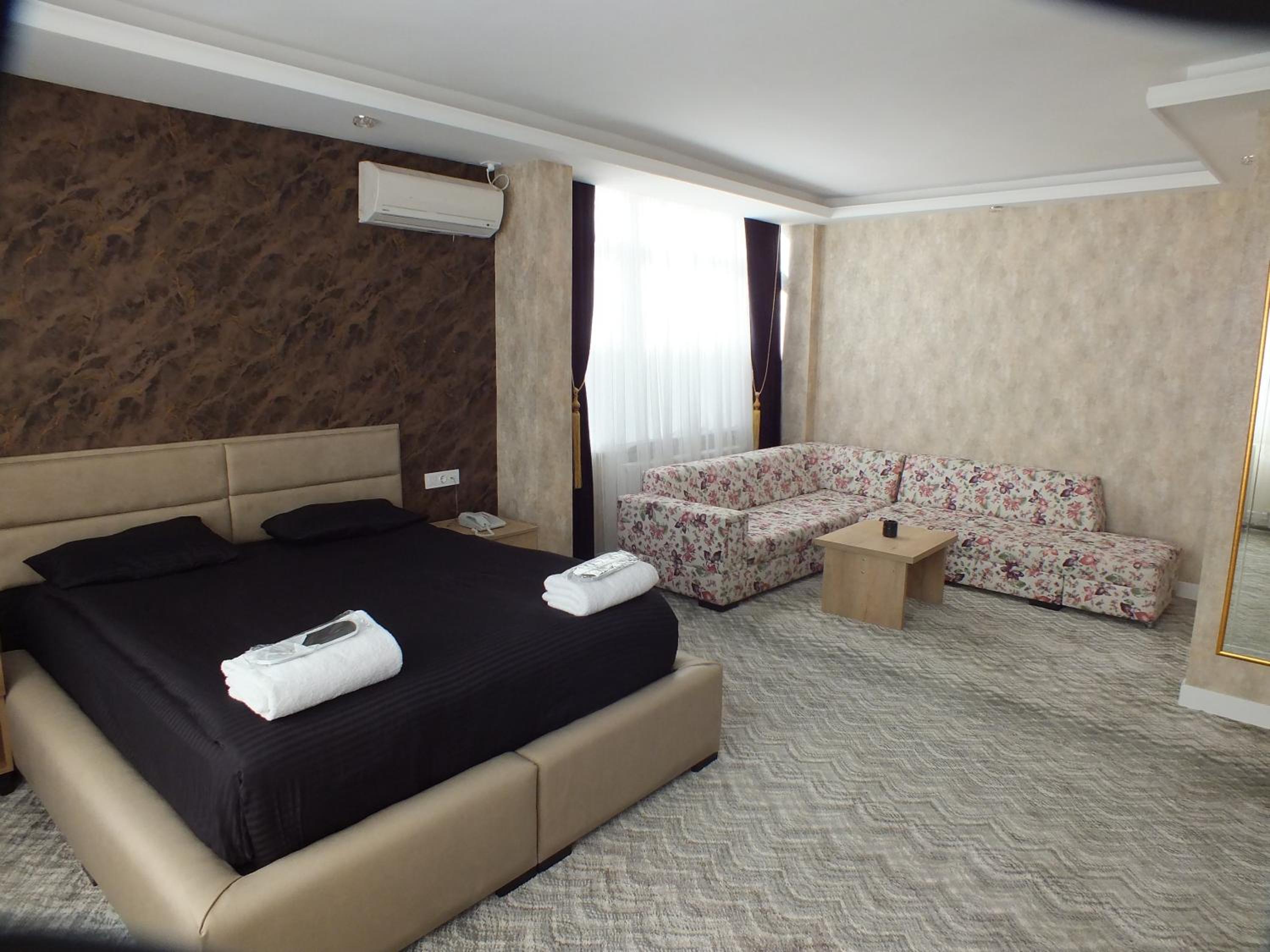 Large Double Room - Photo 12