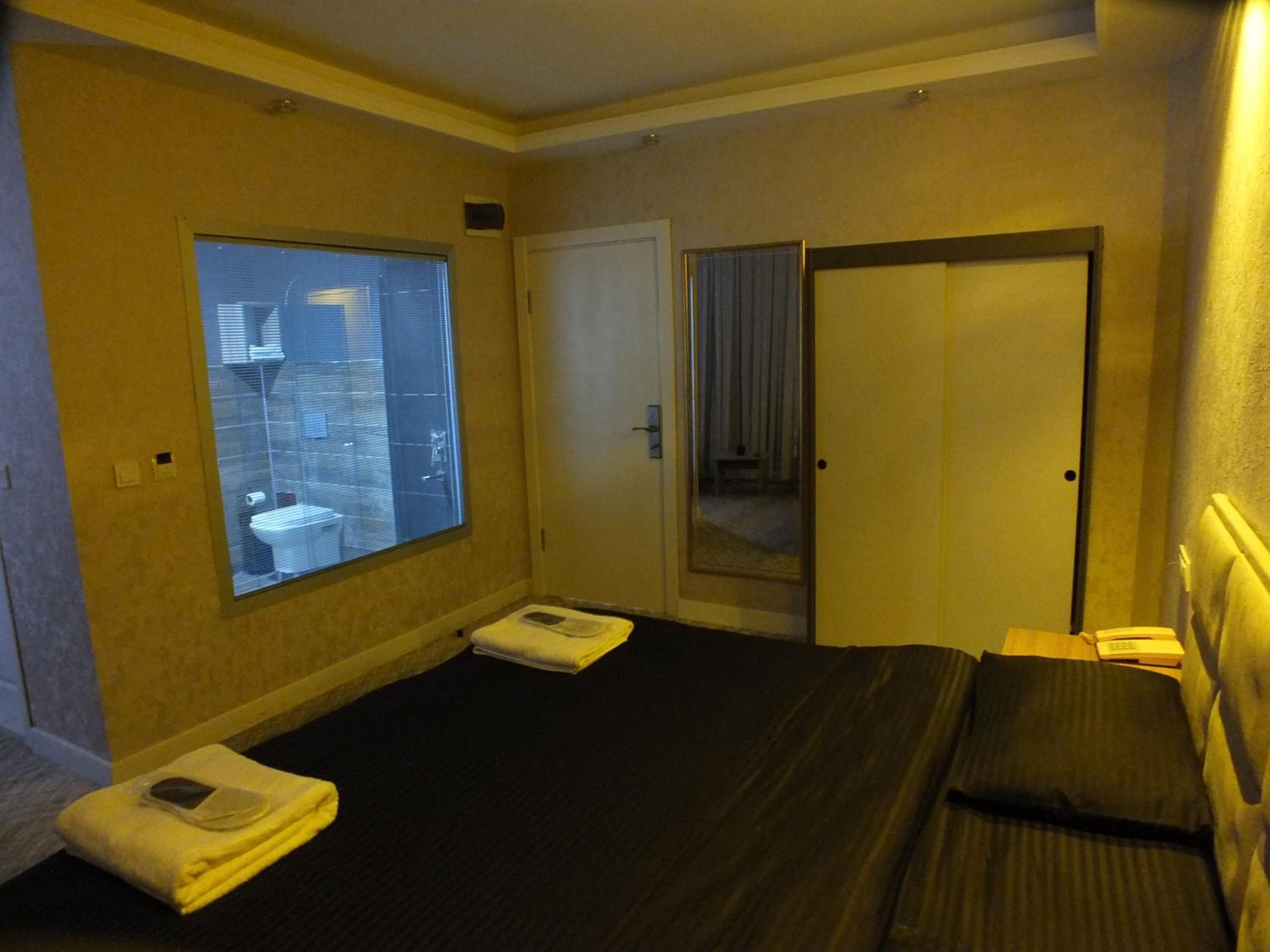 Large Double Room - Photo 10
