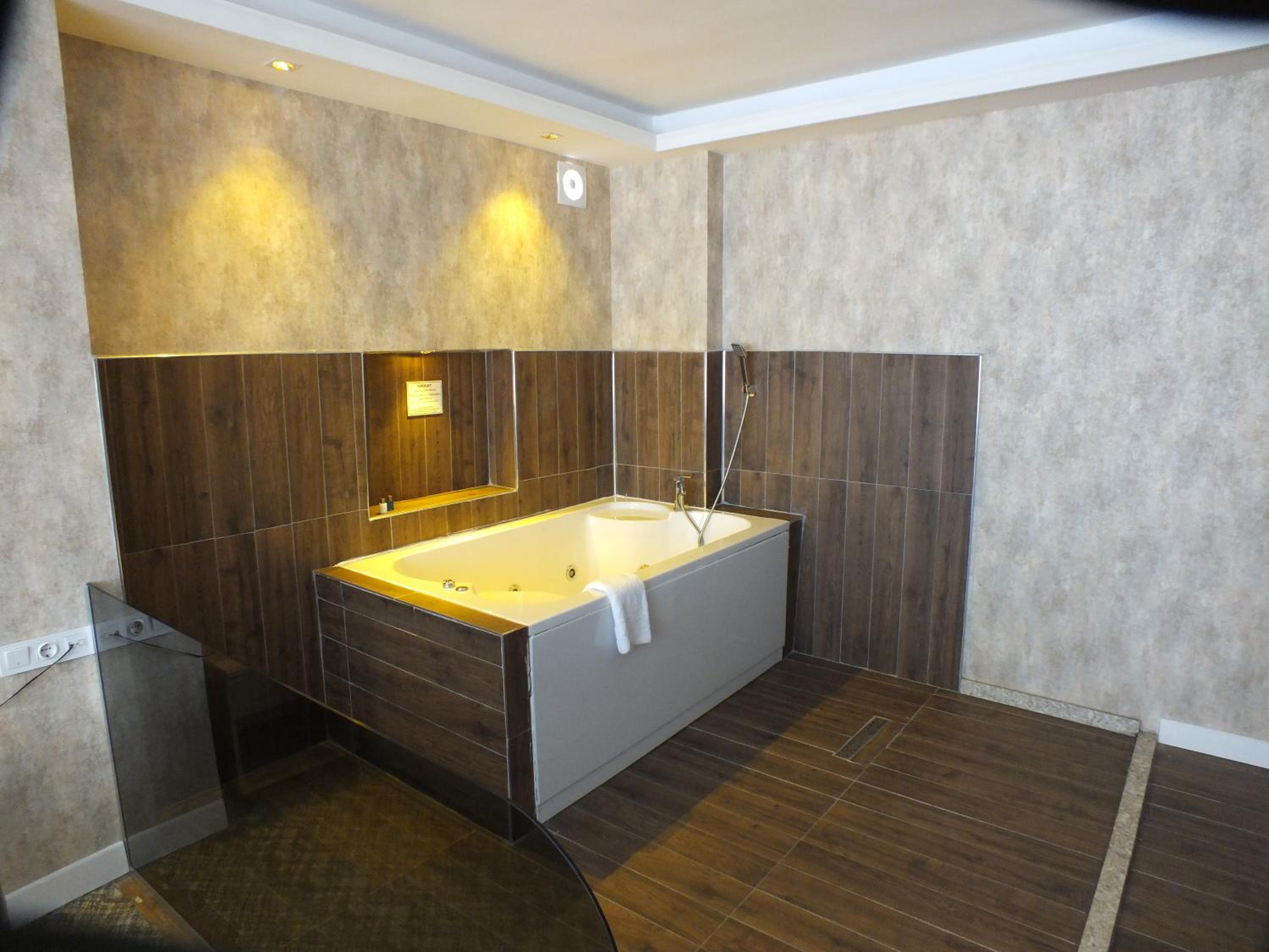 Large Double Room - Photo 7